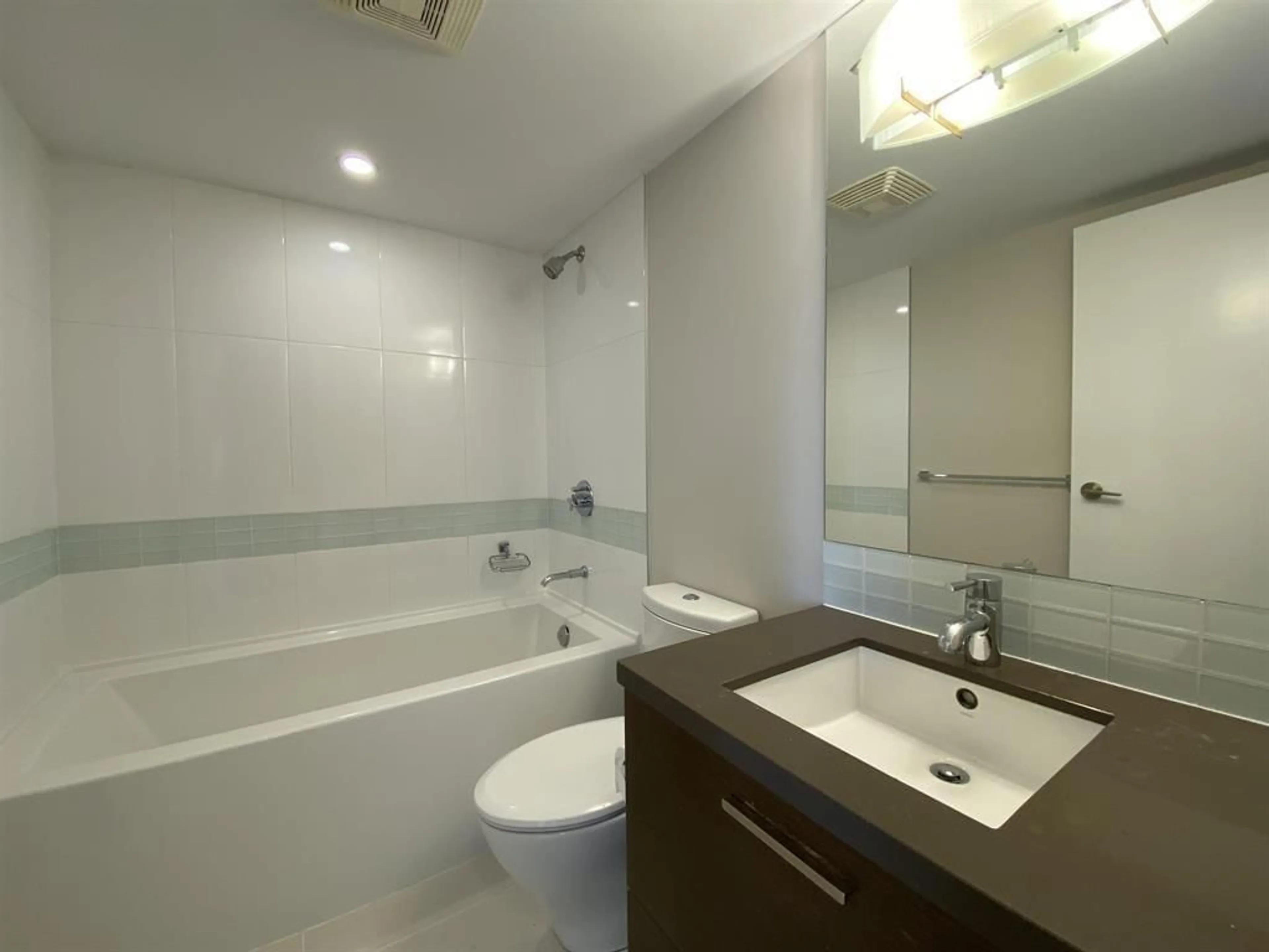 Standard bathroom, unknown for 1105 - 10777 UNIVERSITY, Surrey British Columbia V3T0E6