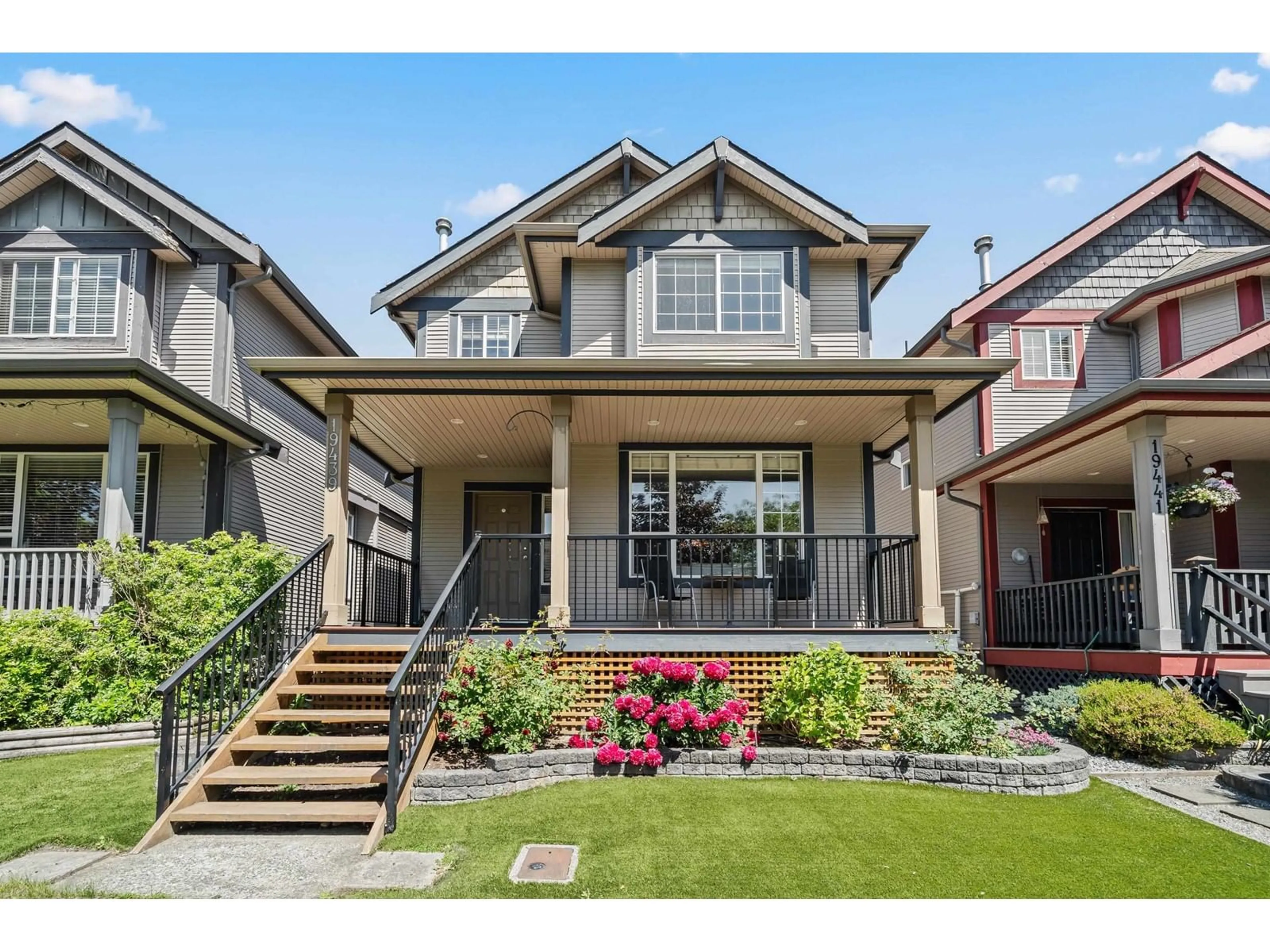 Home with vinyl exterior material, street for 19439 66, Surrey British Columbia V4N0C3