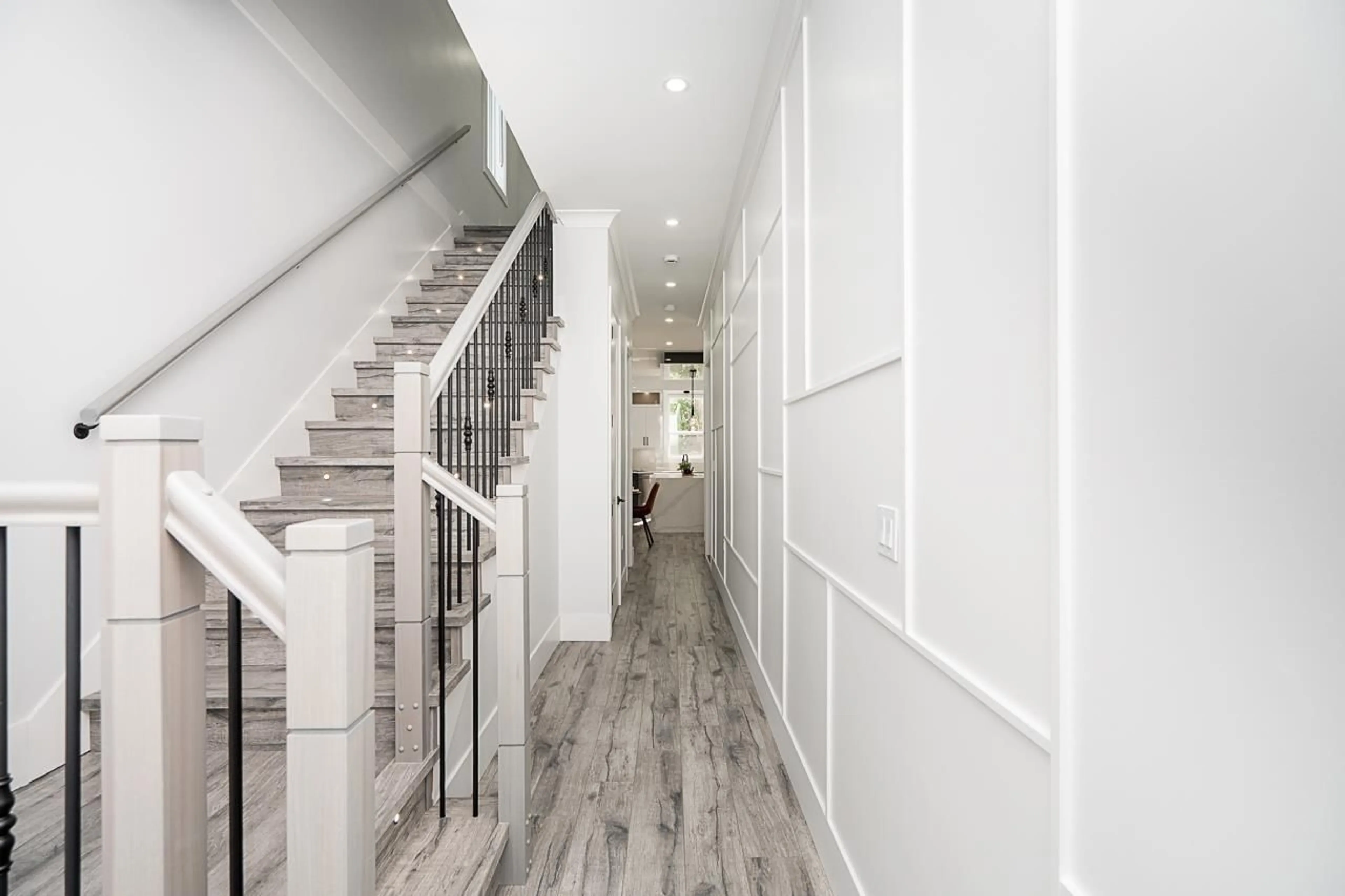 Indoor foyer for 7518 205A, Langley British Columbia V2Y1V5