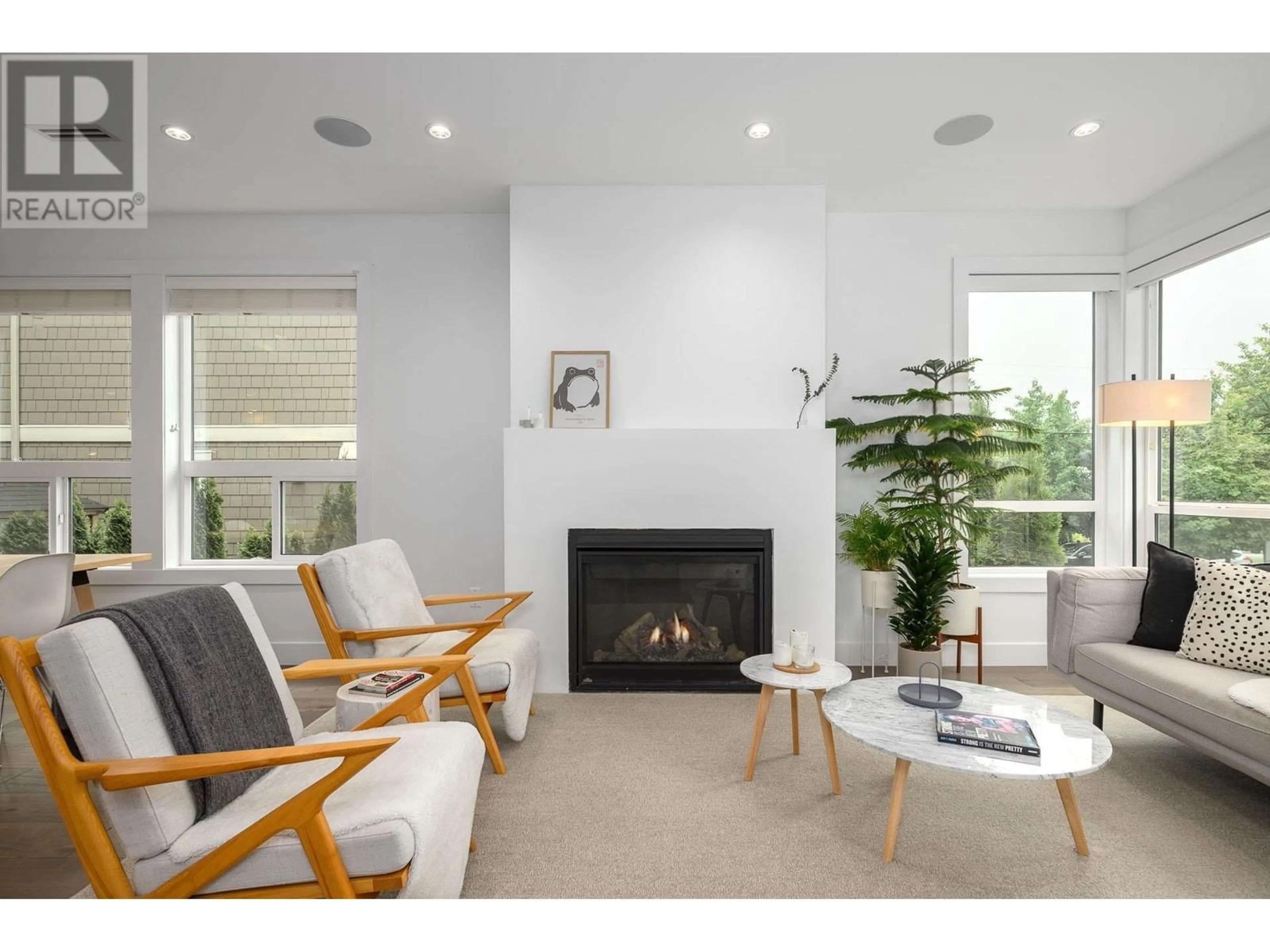 Living room with furniture, unknown for 2006 CARSON COURT, North Vancouver British Columbia V7M0E1