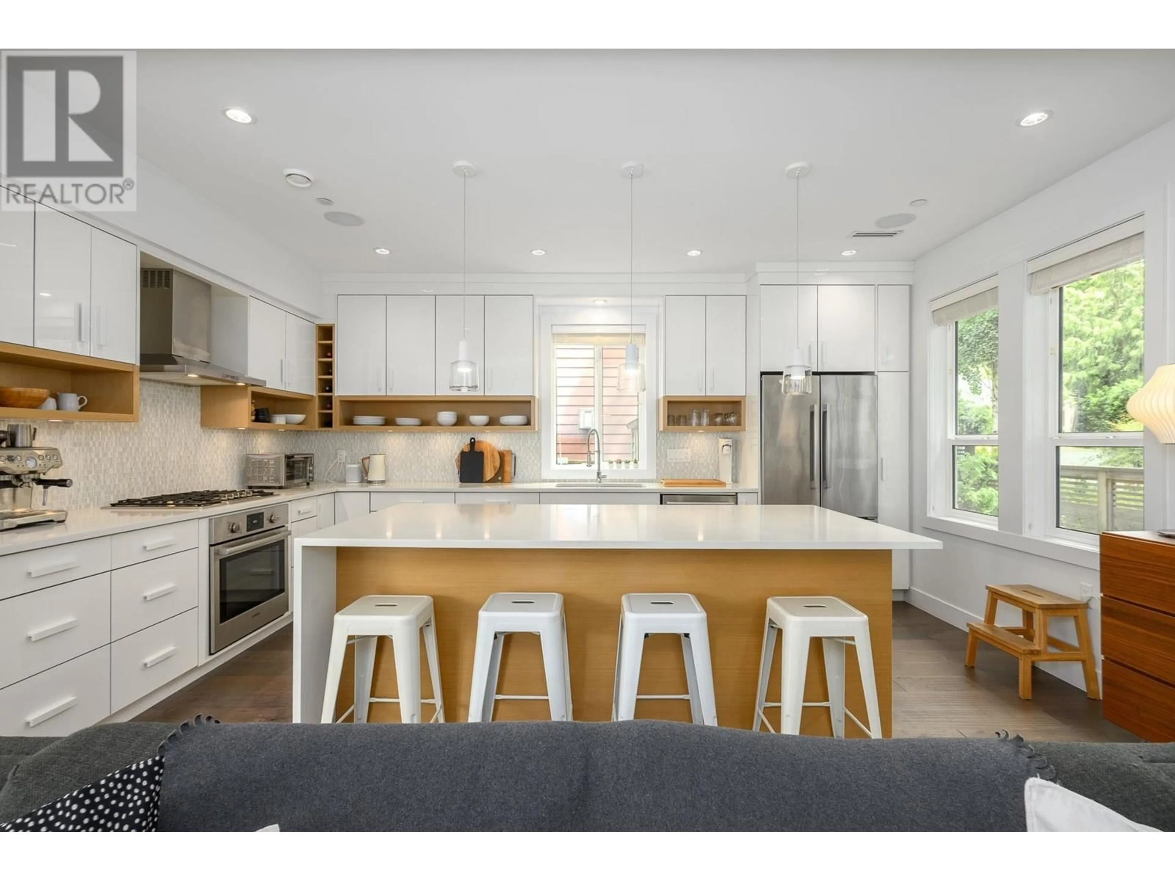 Open concept kitchen, unknown for 2006 CARSON COURT, North Vancouver British Columbia V7M0E1