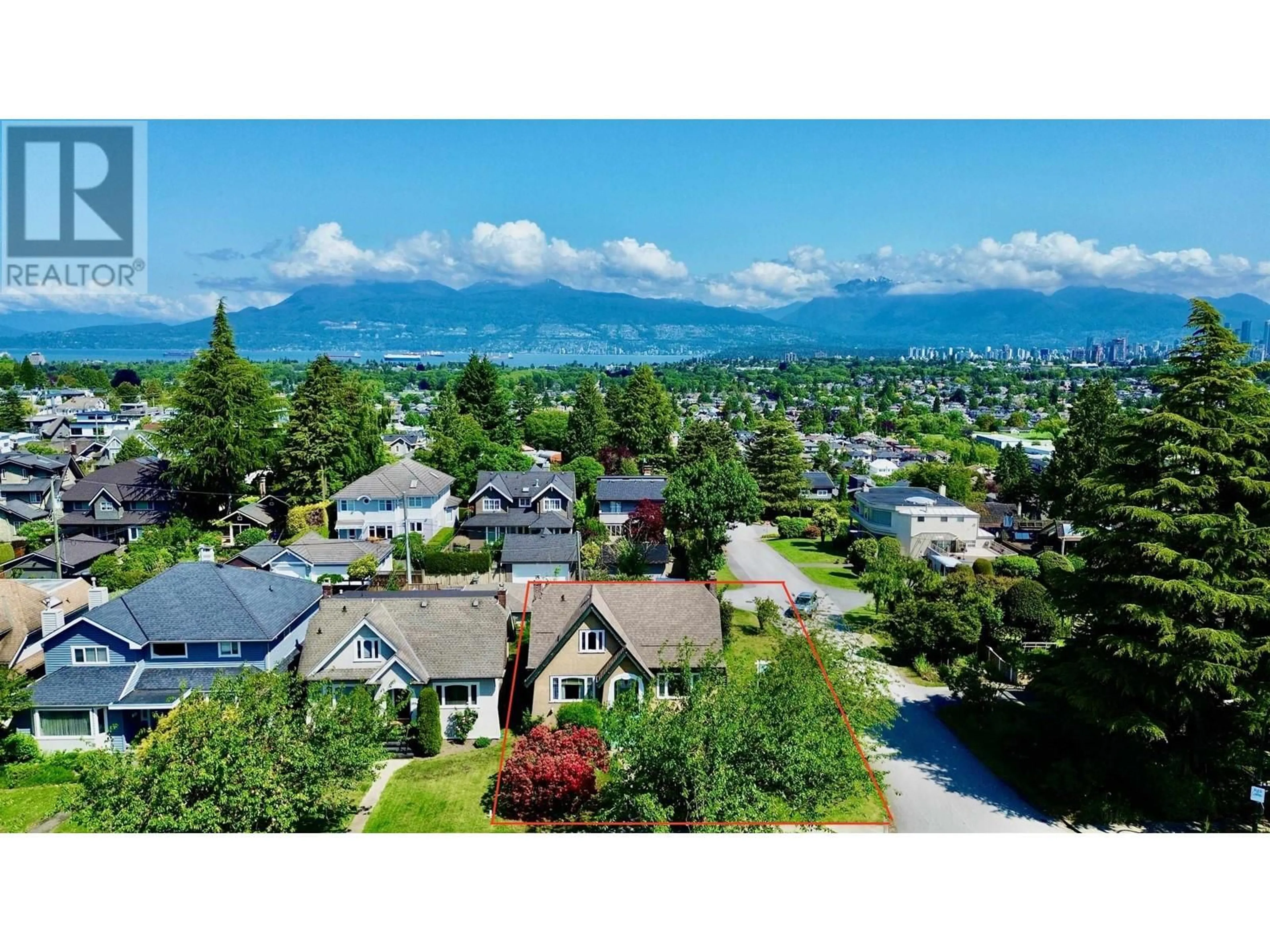 A pic from outside/outdoor area/front of a property/back of a property/a pic from drone, mountain view for 2805 30TH AVENUE, Vancouver British Columbia V6L1Z1