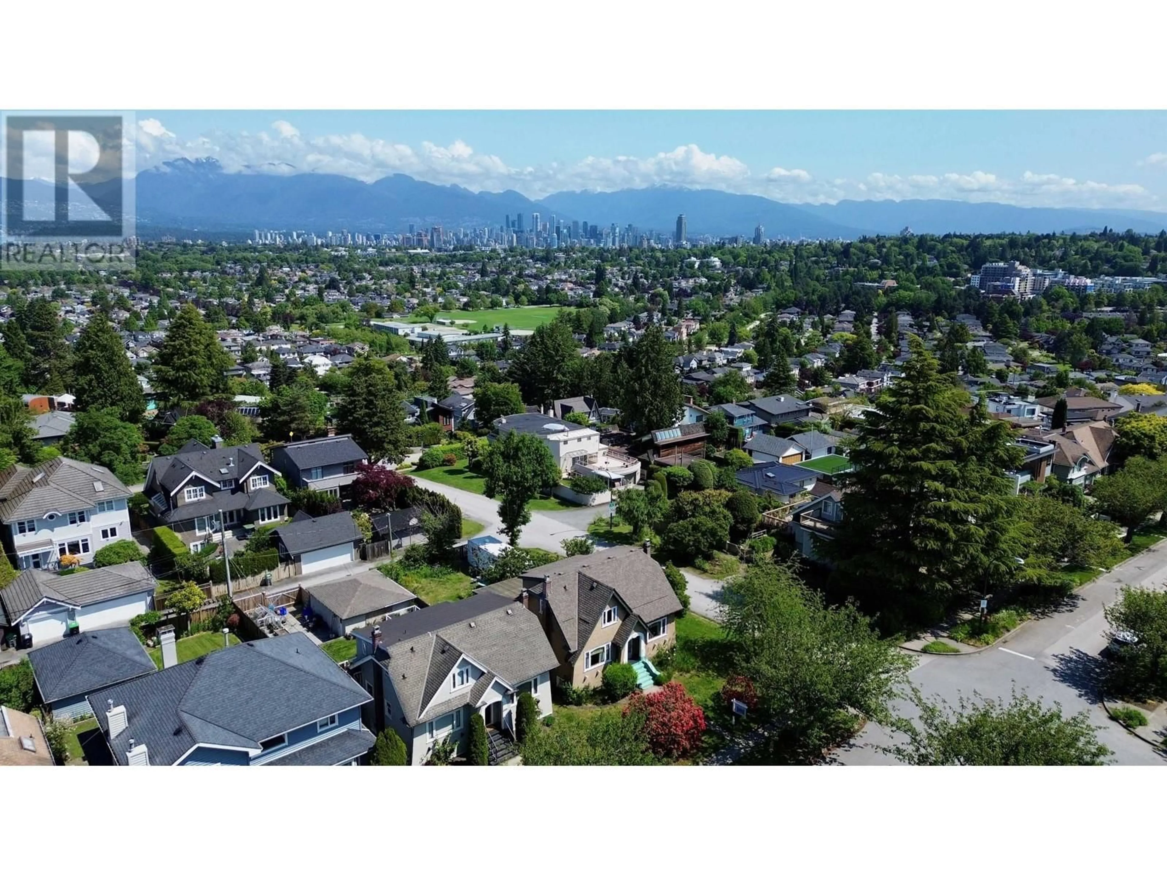 A pic from outside/outdoor area/front of a property/back of a property/a pic from drone, mountain view for 2805 30TH AVENUE, Vancouver British Columbia V6L1Z1