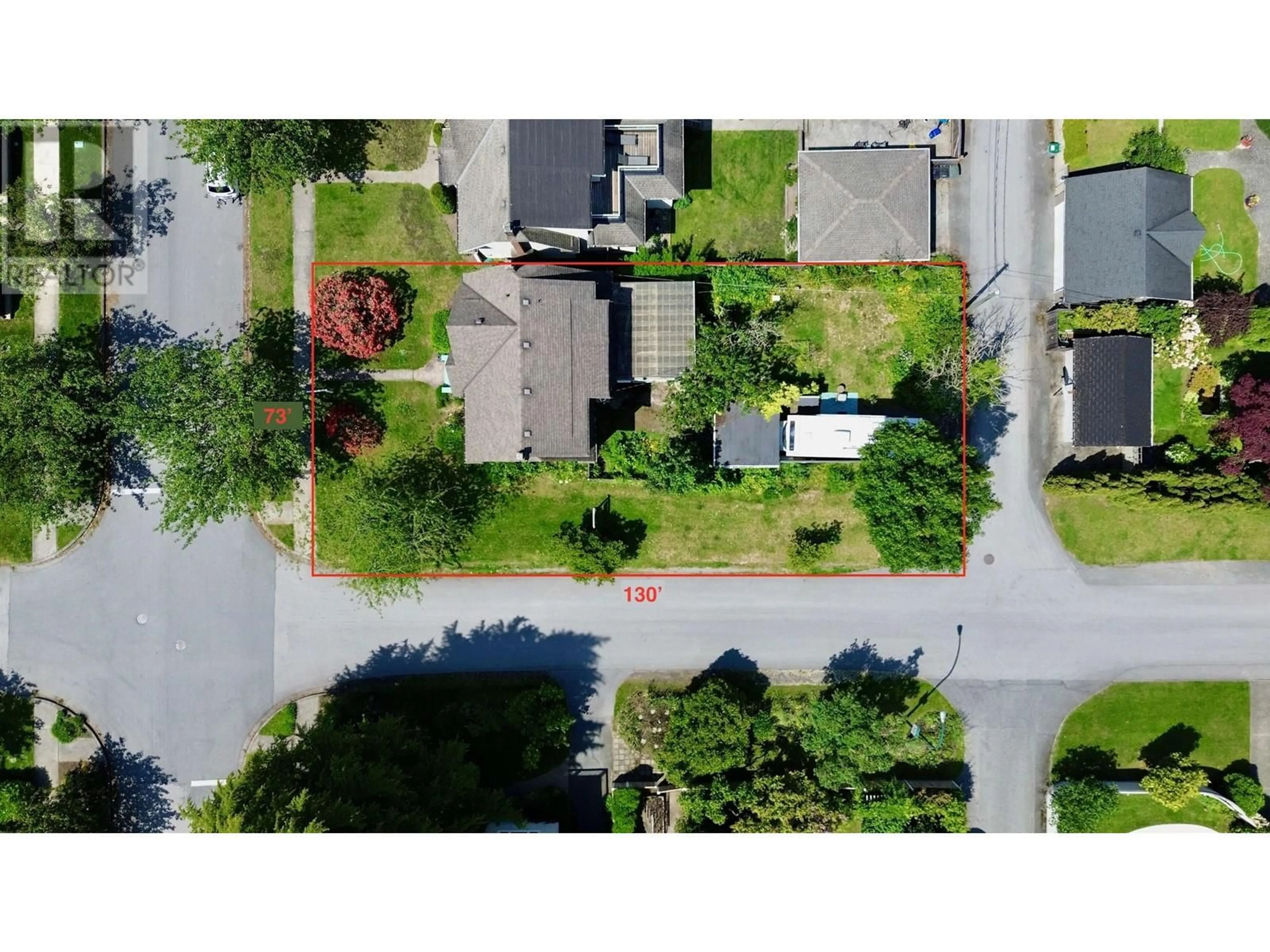 A pic from outside/outdoor area/front of a property/back of a property/a pic from drone, street for 2805 30TH AVENUE, Vancouver British Columbia V6L1Z1