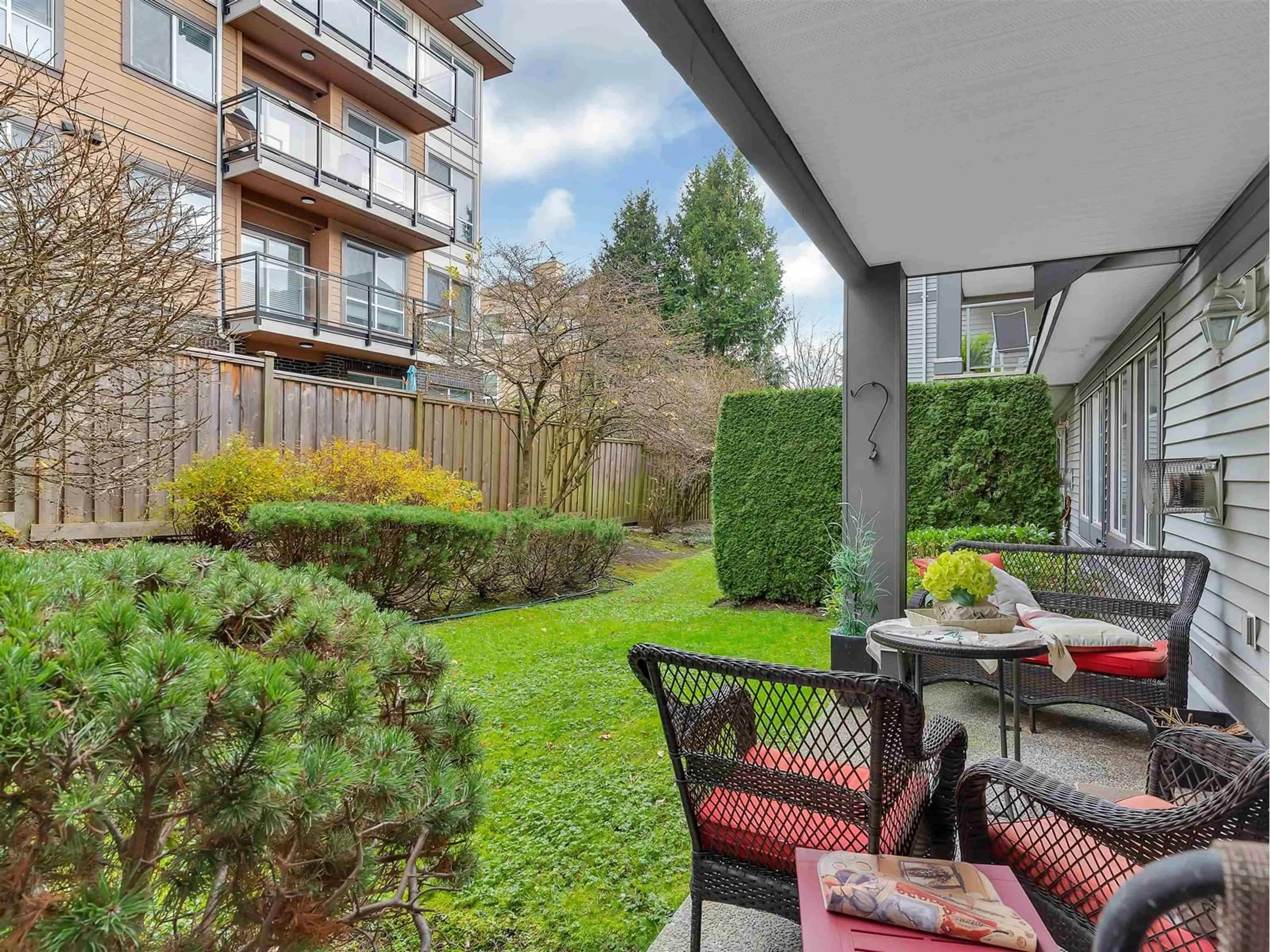 Patio, unknown for 104 - 1280 MERKLIN, White Rock British Columbia V4B4B9