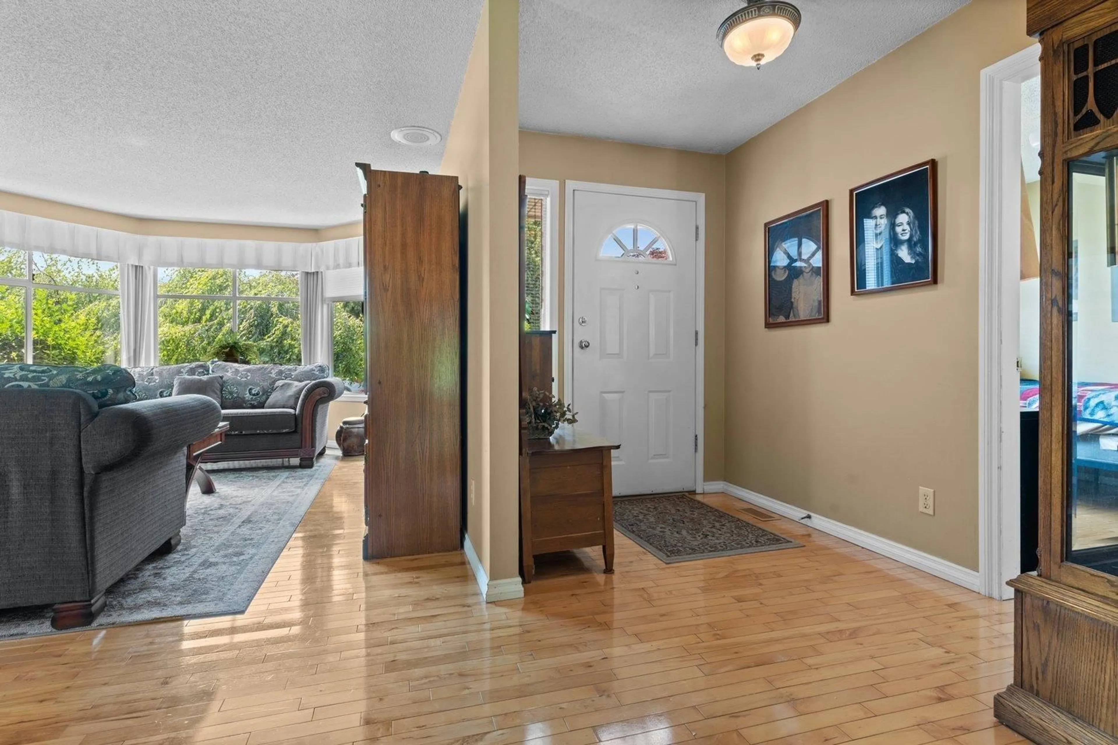 Indoor entryway for 45605 WORTHINGTON PLACE, Chilliwack British Columbia V2R1N6