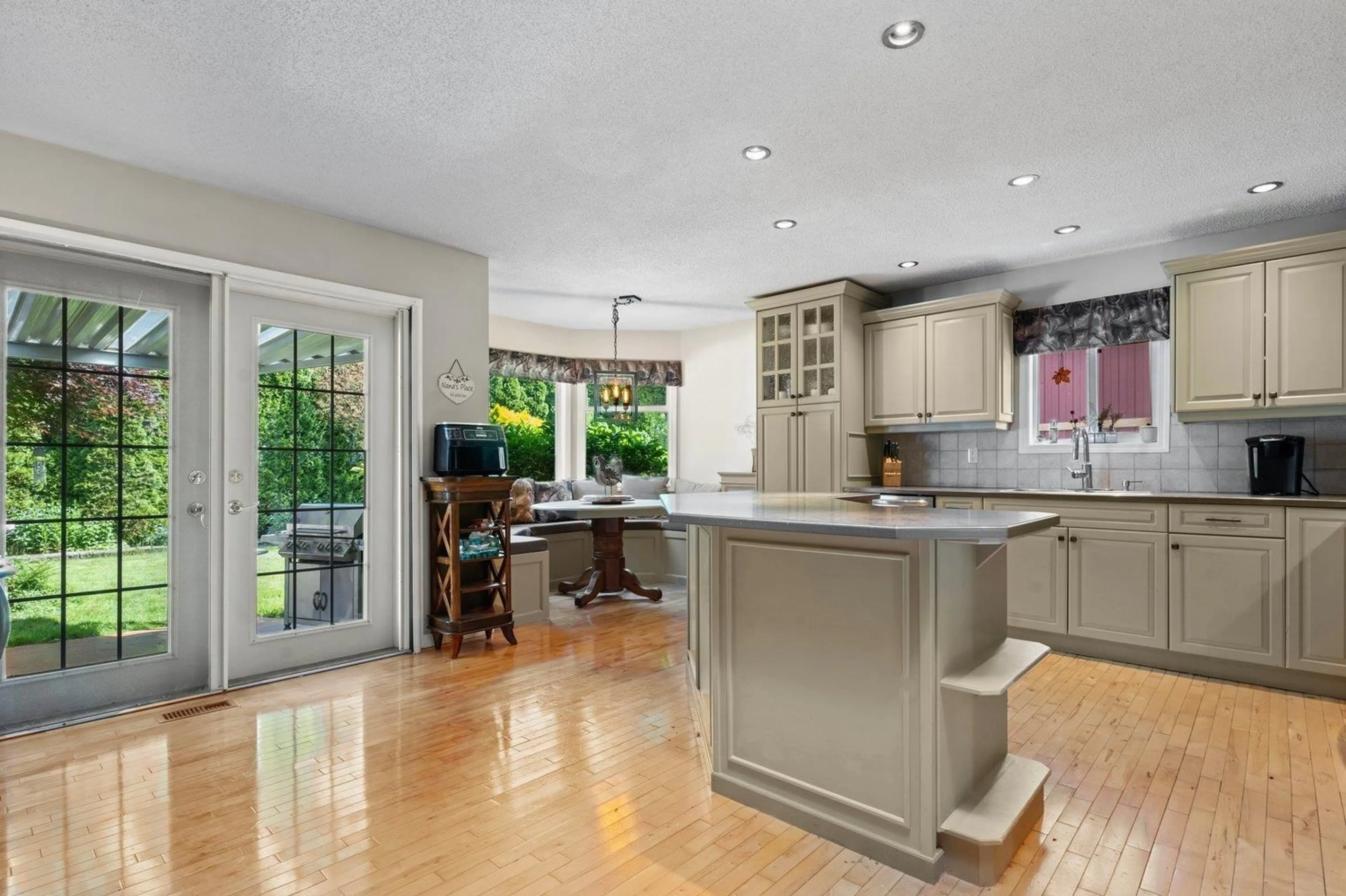 Open concept kitchen, unknown for 45605 WORTHINGTON PLACE, Chilliwack British Columbia V2R1N6