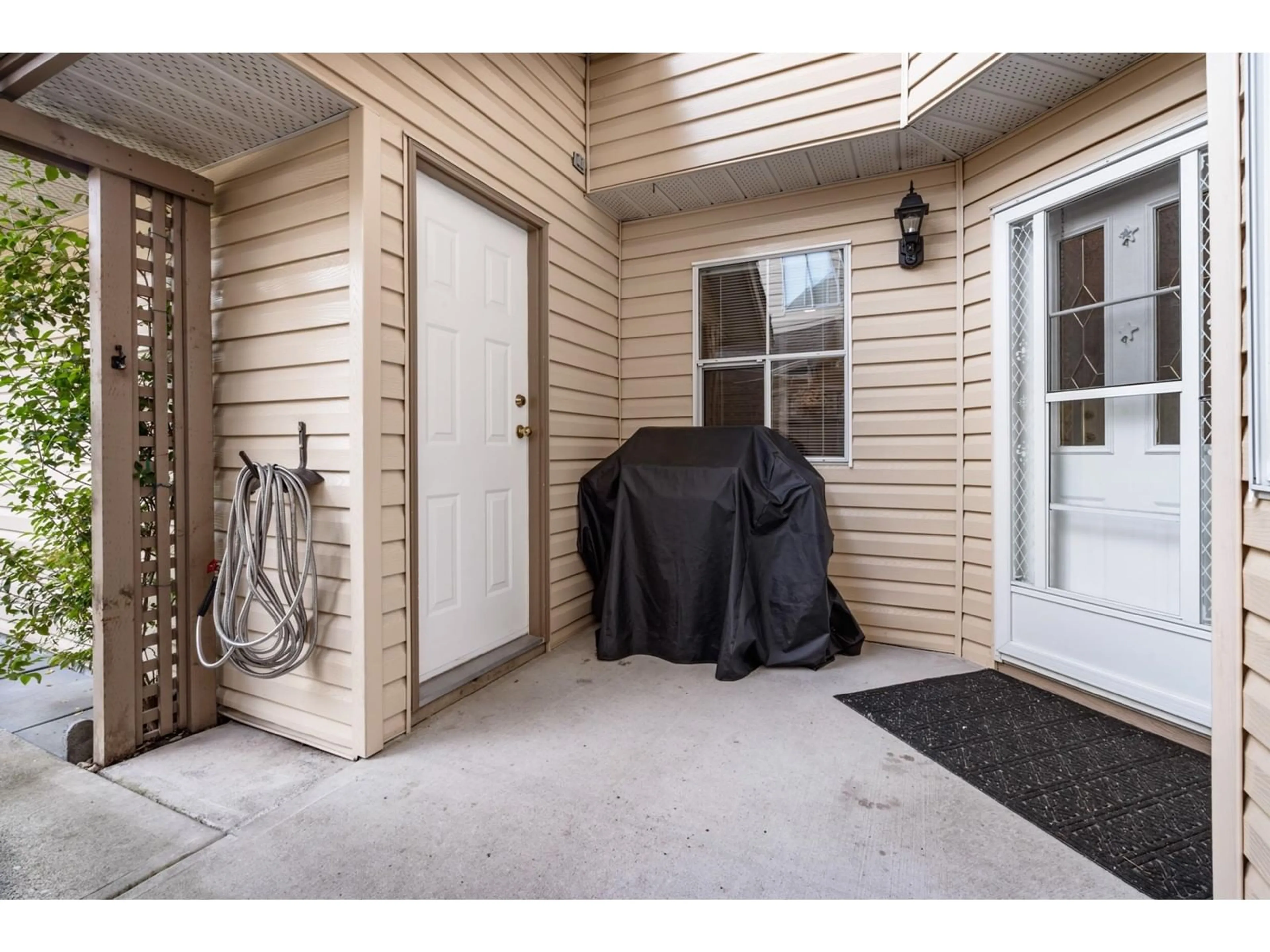 Indoor entryway for 30 - 6140 192, Surrey British Columbia V3S7V7