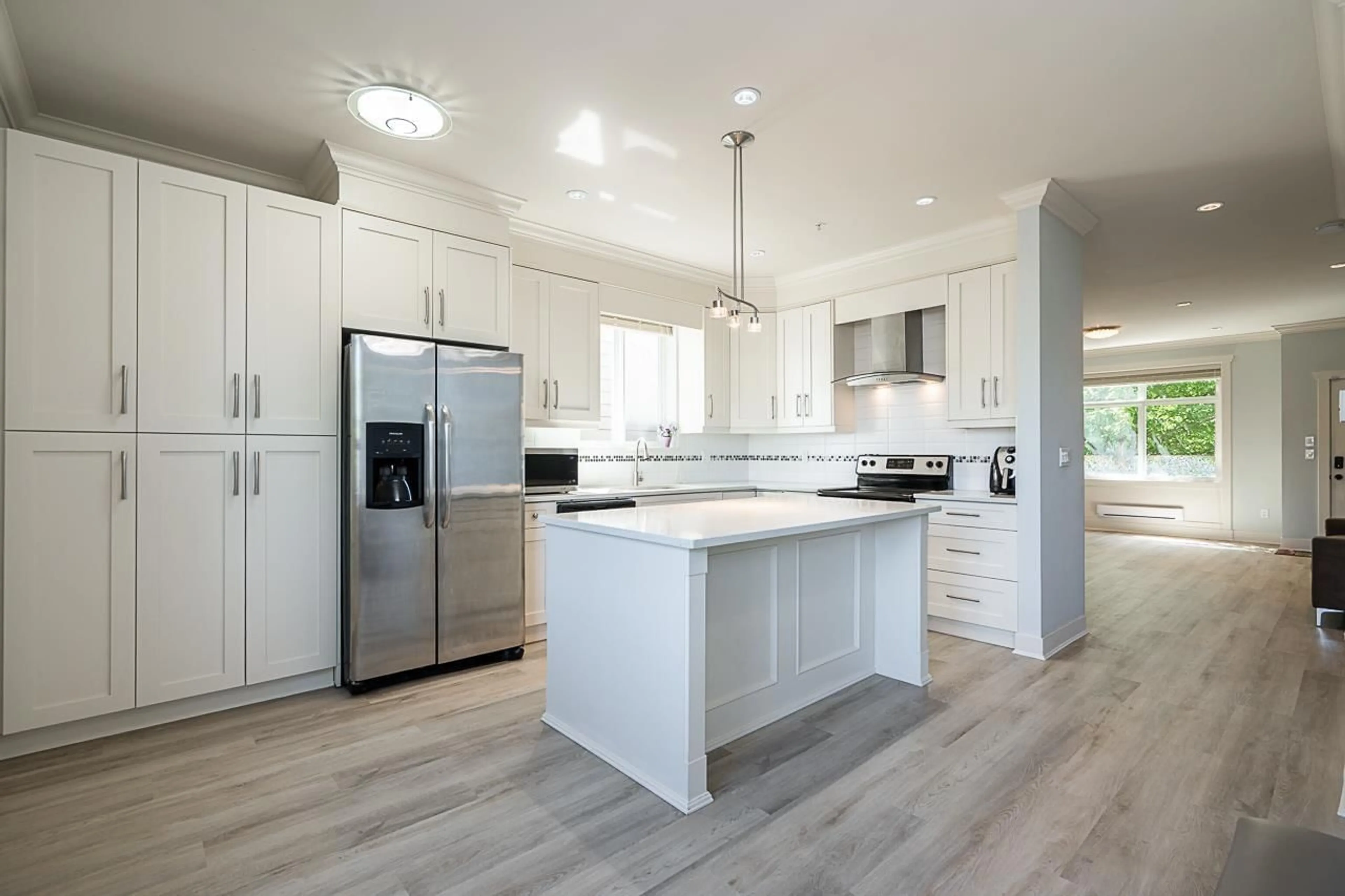 Open concept kitchen, unknown for 21037 80, Langley British Columbia V2Y0J4