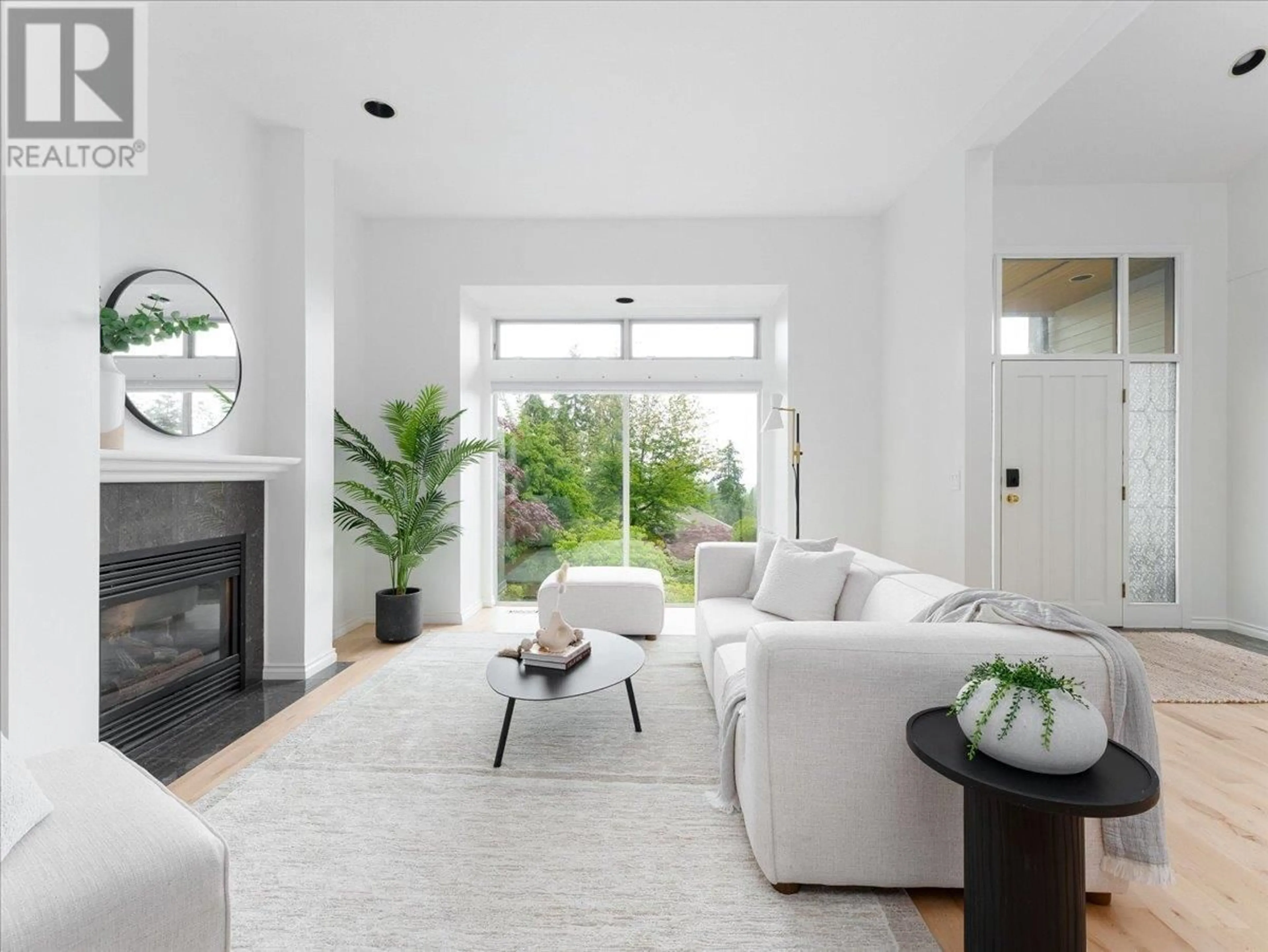 Living room with furniture, unknown for 3965 BRAEMAR PLACE, North Vancouver British Columbia V7N4M8