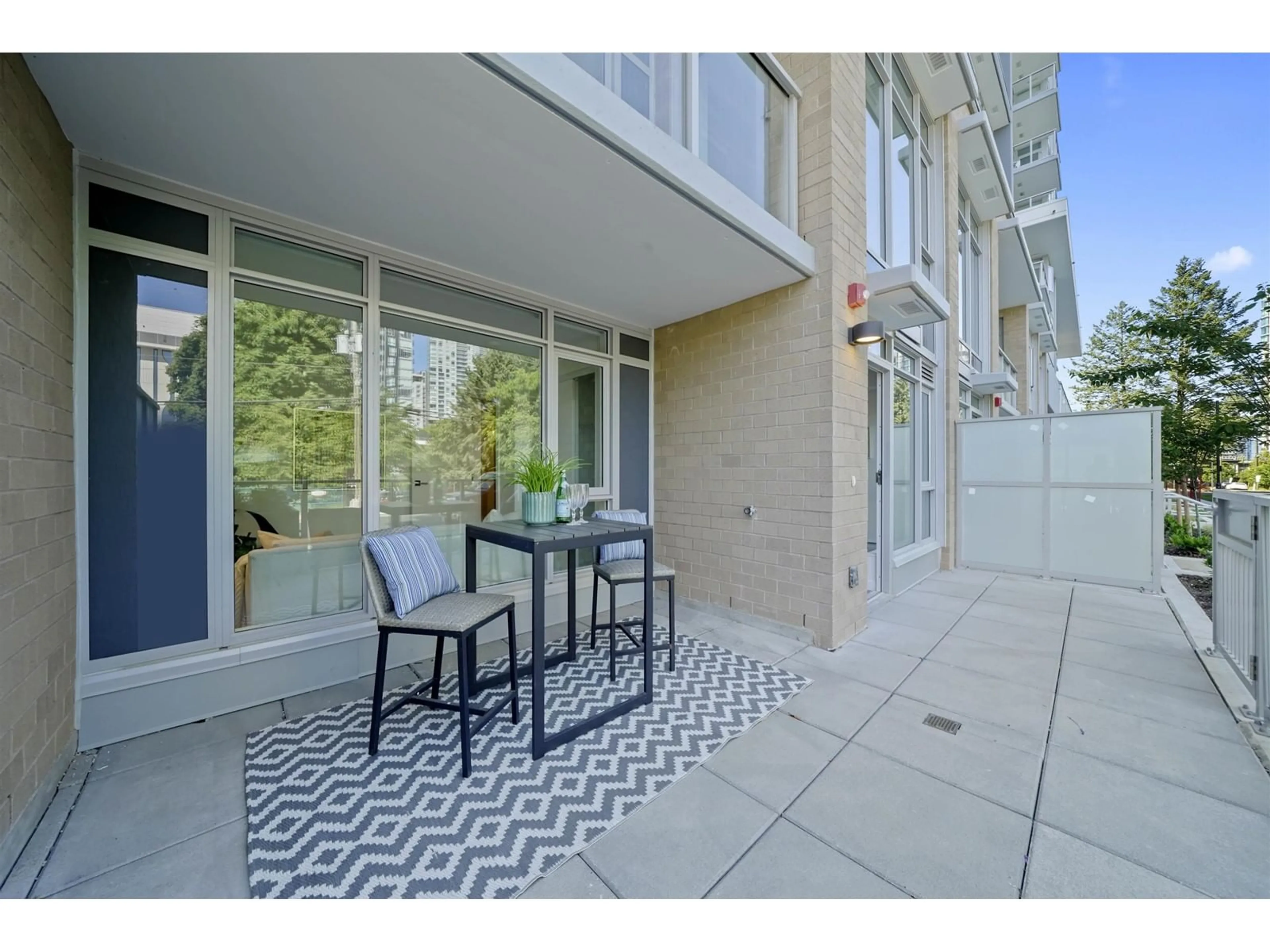 Patio, street for 8 - 13350 CENTRAL, Surrey British Columbia V3T0S1