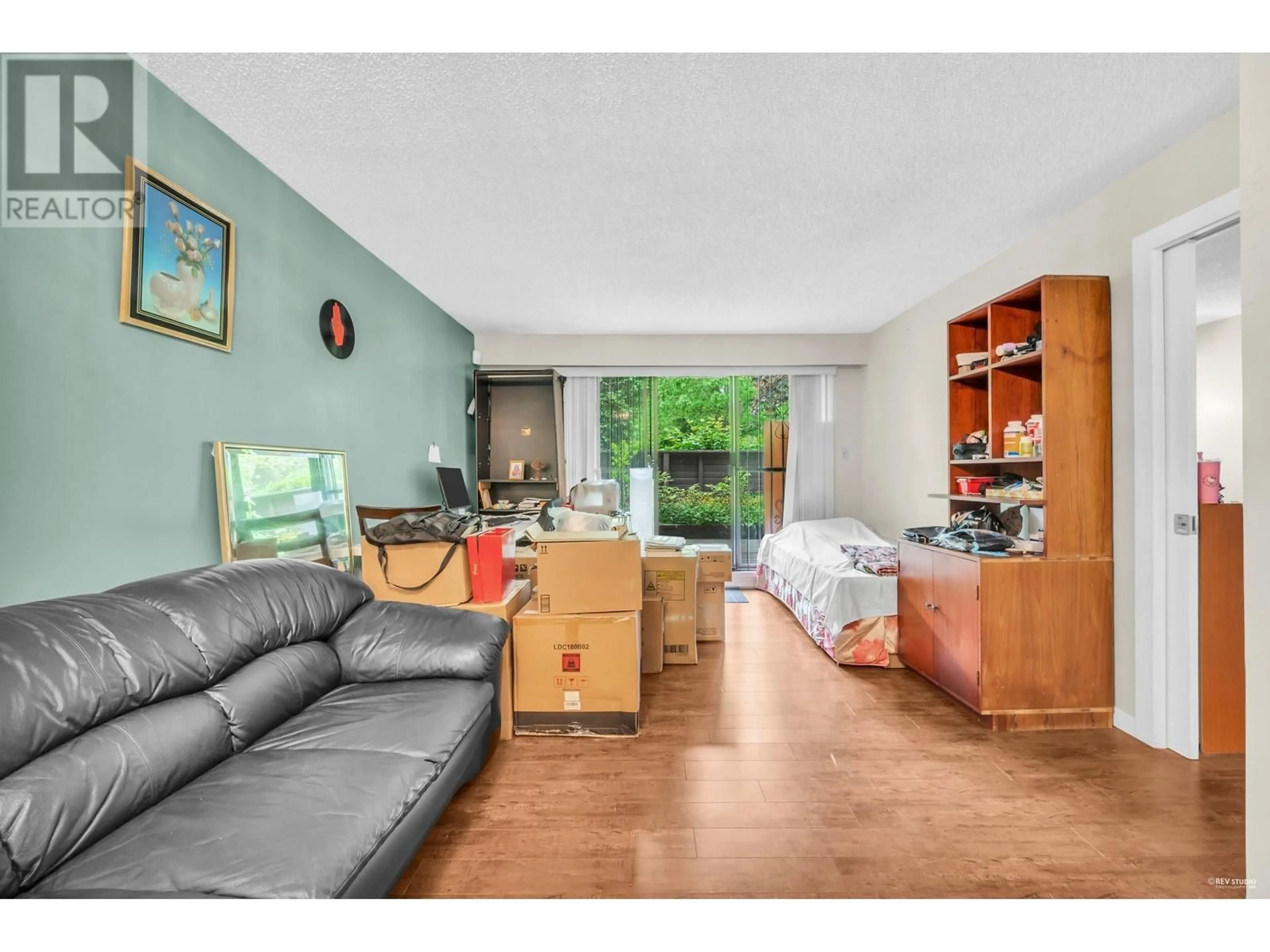 Living room with furniture, wood/laminate floor for 101 - 4345 GRANGE STREET, Burnaby British Columbia V5H1P4