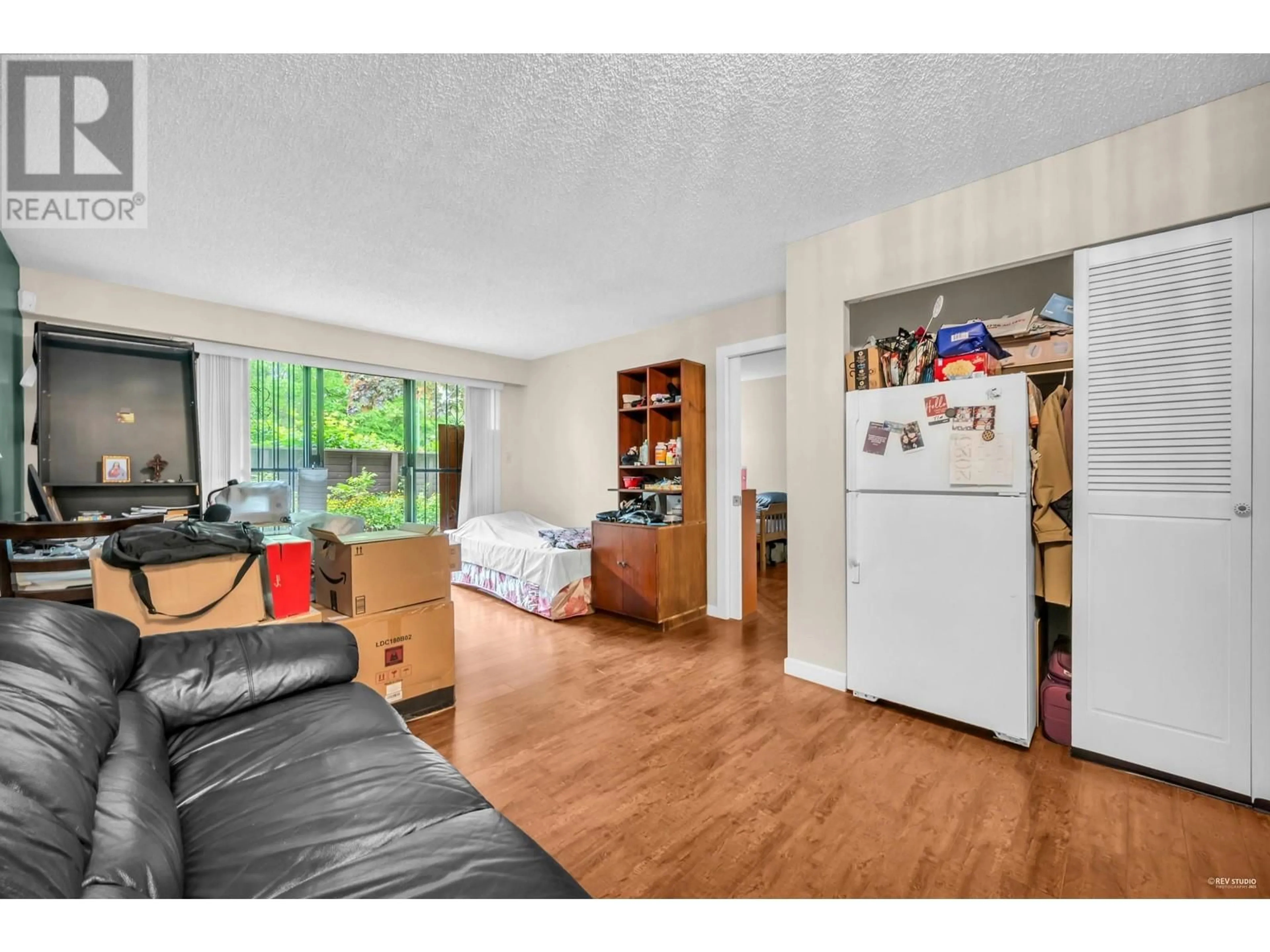 A pic of a room for 101 - 4345 GRANGE STREET, Burnaby British Columbia V5H1P4