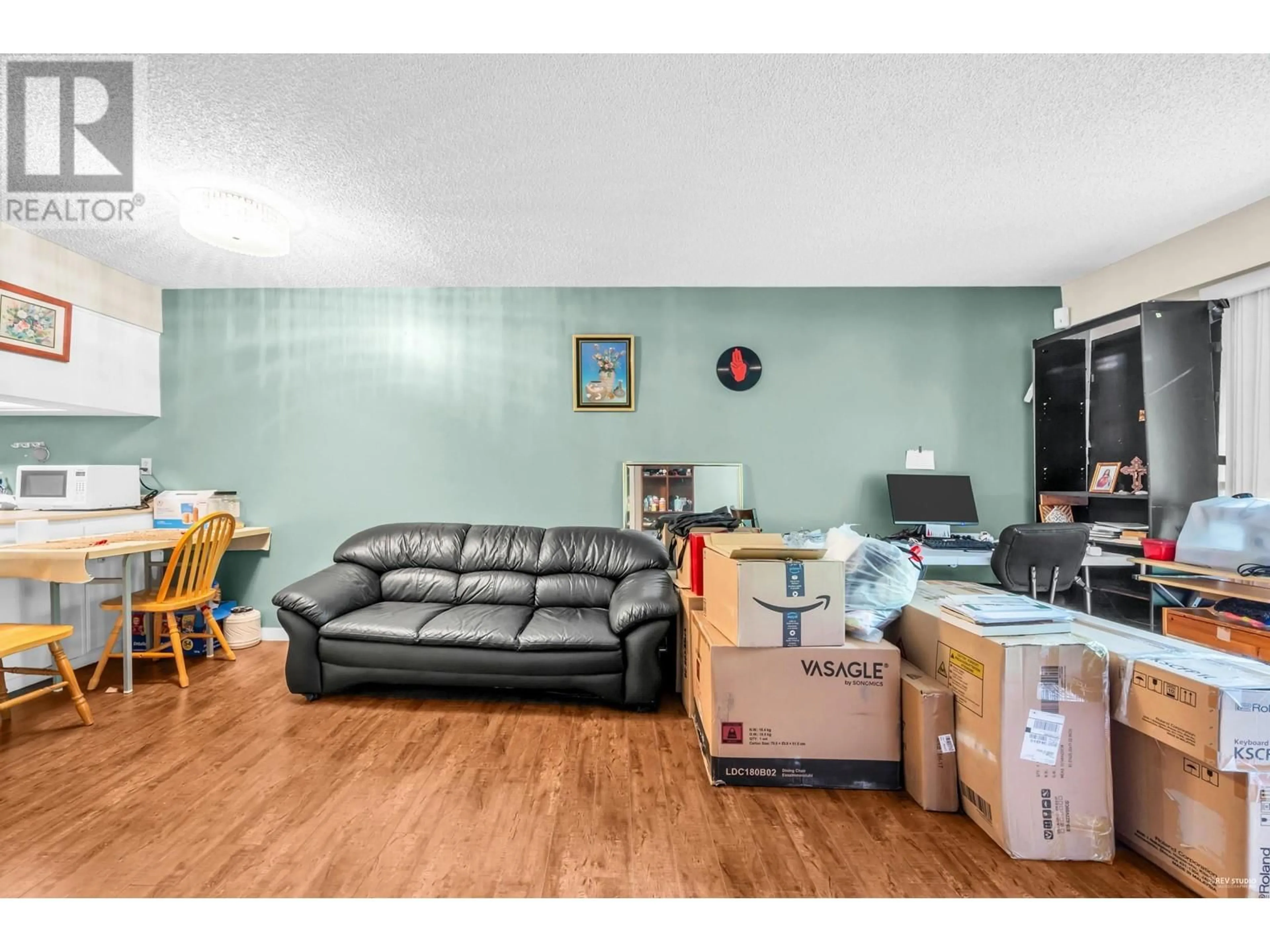 Living room with furniture, wood/laminate floor for 101 - 4345 GRANGE STREET, Burnaby British Columbia V5H1P4