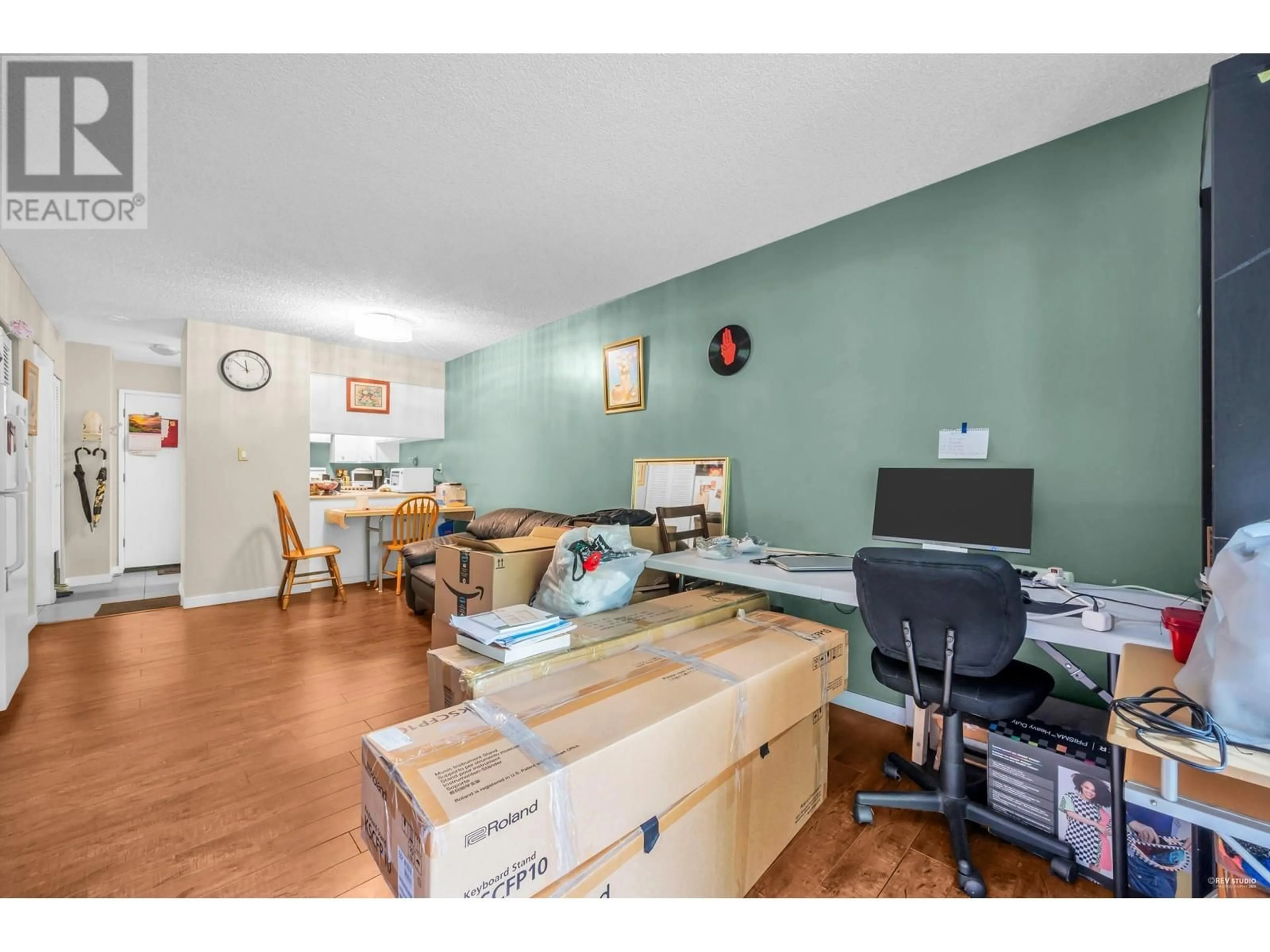 A pic of a room for 101 - 4345 GRANGE STREET, Burnaby British Columbia V5H1P4