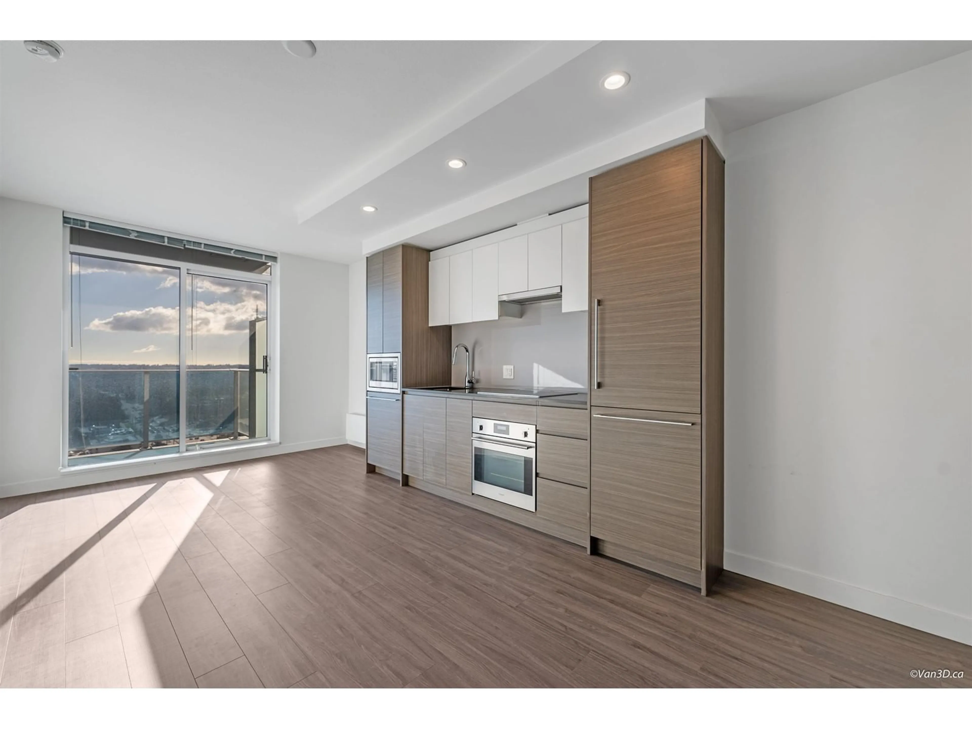 Standard kitchen, wood/laminate floor for 1601 - 13615 FRASER, Surrey British Columbia V3T0P7