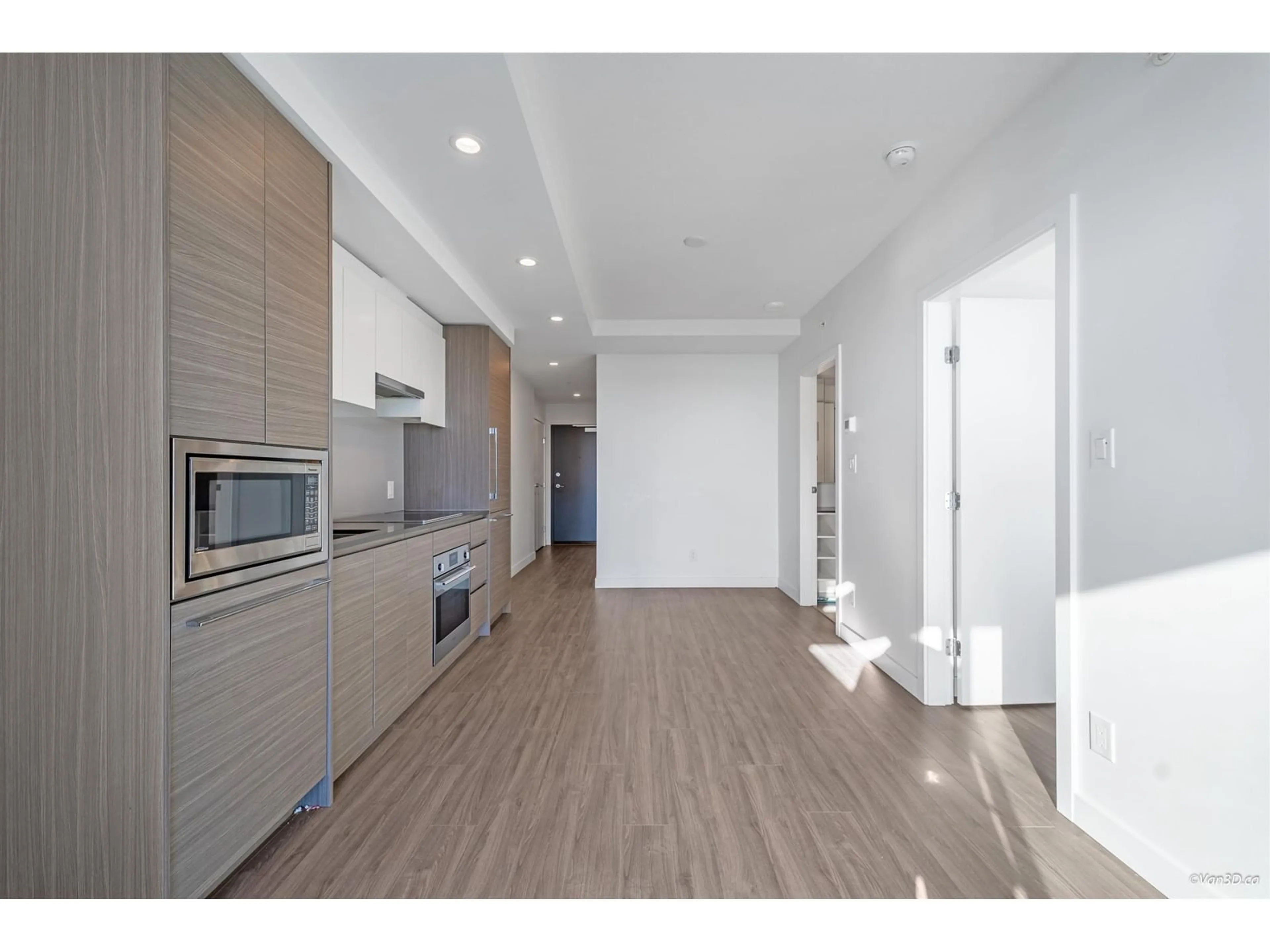 Open concept kitchen, wood/laminate floor for 1601 - 13615 FRASER, Surrey British Columbia V3T0P7