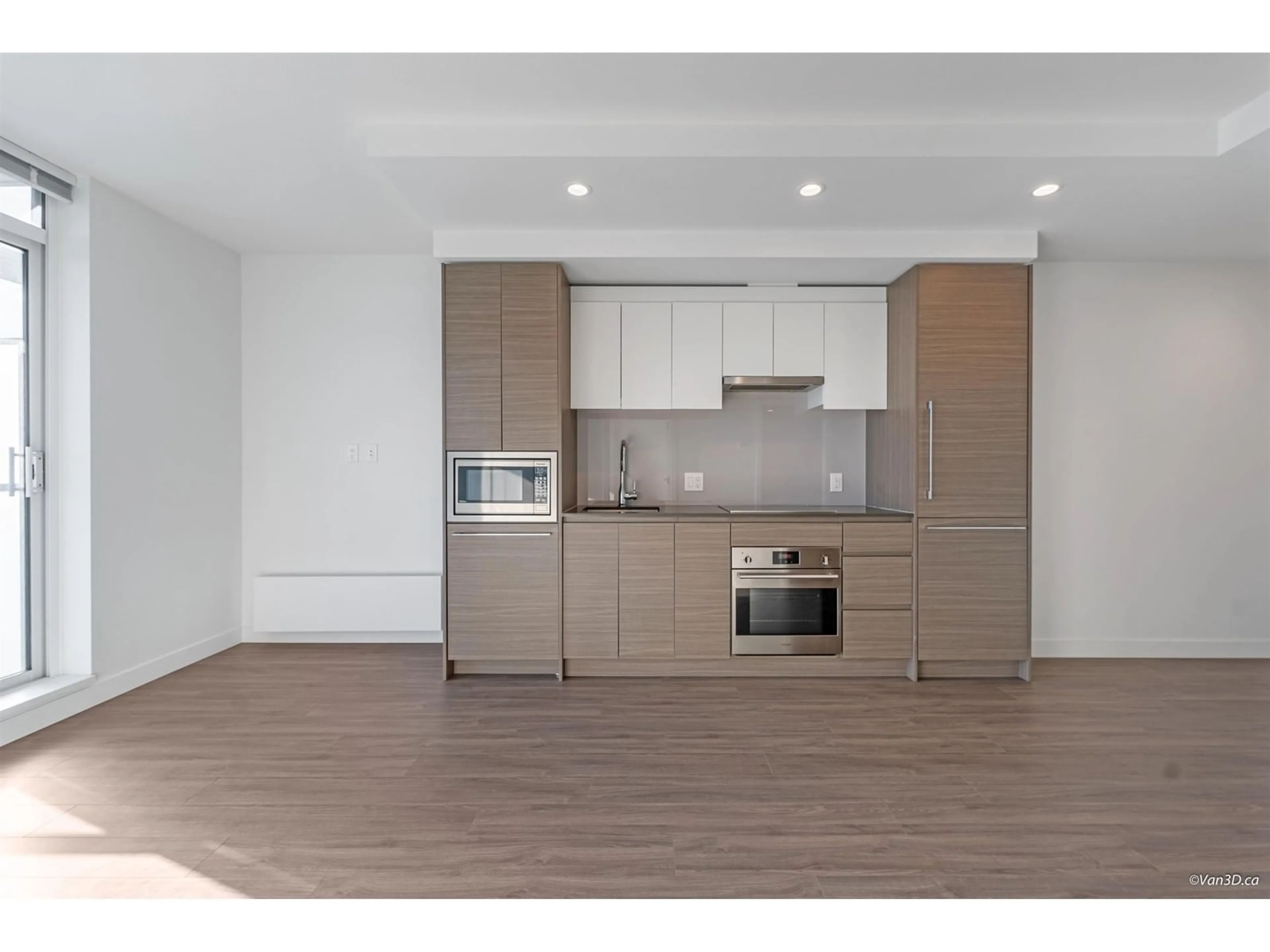 Standard kitchen, wood/laminate floor for 1601 - 13615 FRASER, Surrey British Columbia V3T0P7