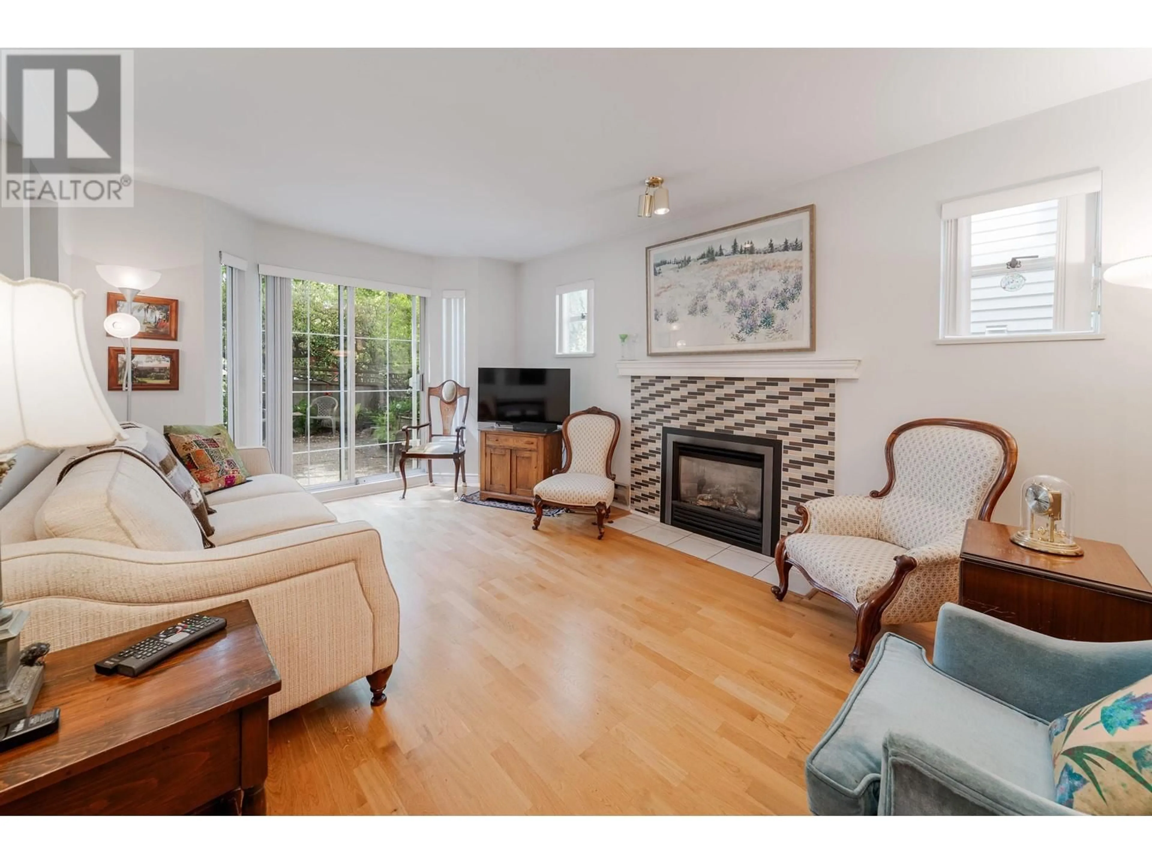 Living room with furniture, unknown for 2625 6TH AVENUE, Vancouver British Columbia V6K1W6