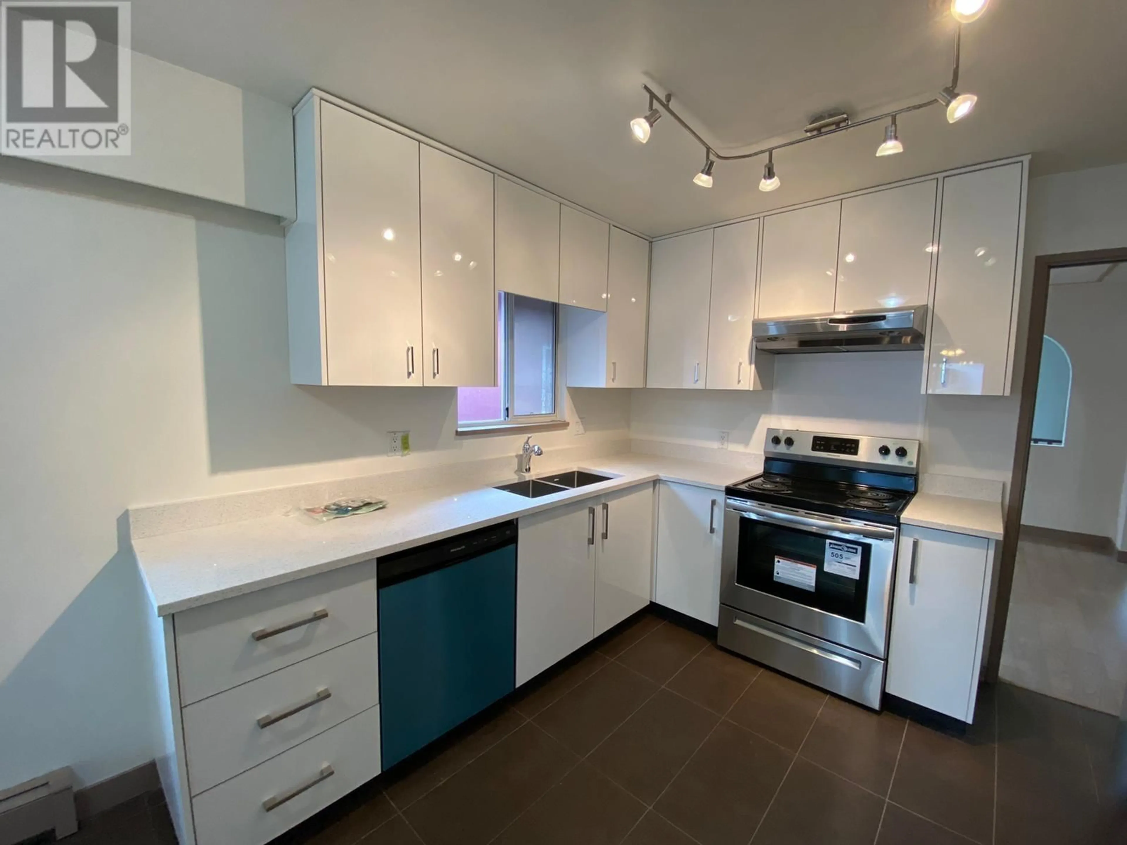 Standard kitchen, unknown for 6372 ELGIN STREET, Vancouver British Columbia V5W3K3