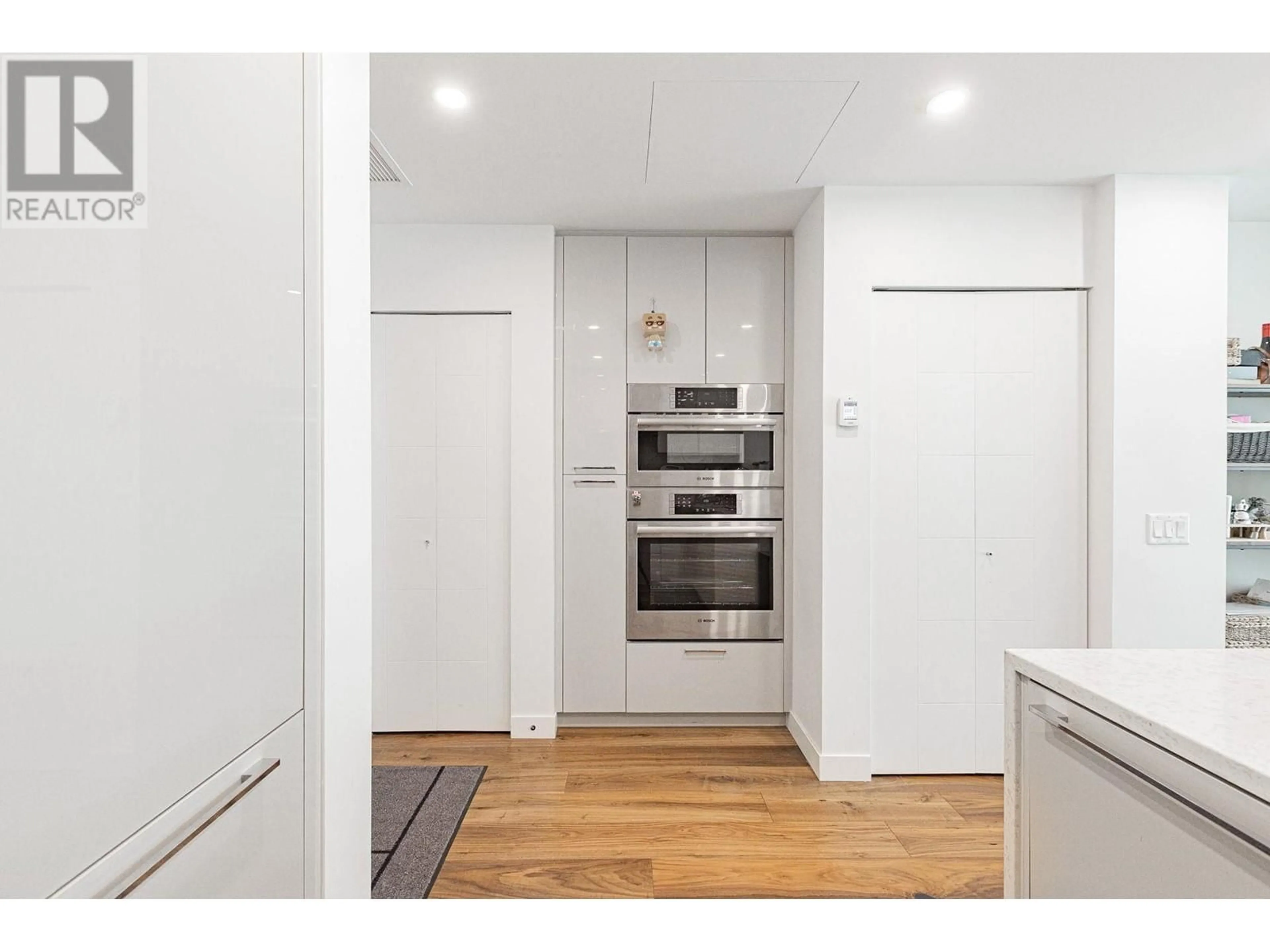 Standard kitchen, unknown for 108 - 5058 CAMBIE STREET, Vancouver British Columbia V5Z2Z5