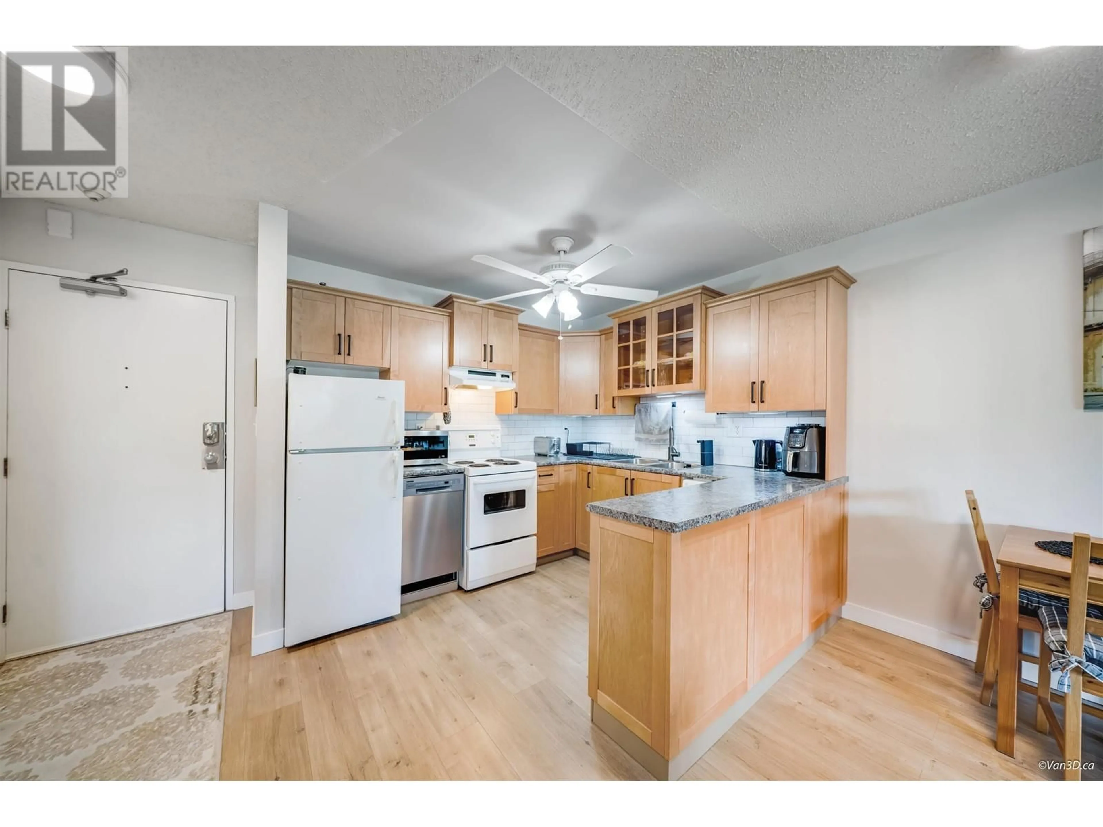 Standard kitchen, wood/laminate floor for 307 - 1122 KING ALBERT AVENUE, Coquitlam British Columbia V3J1X7