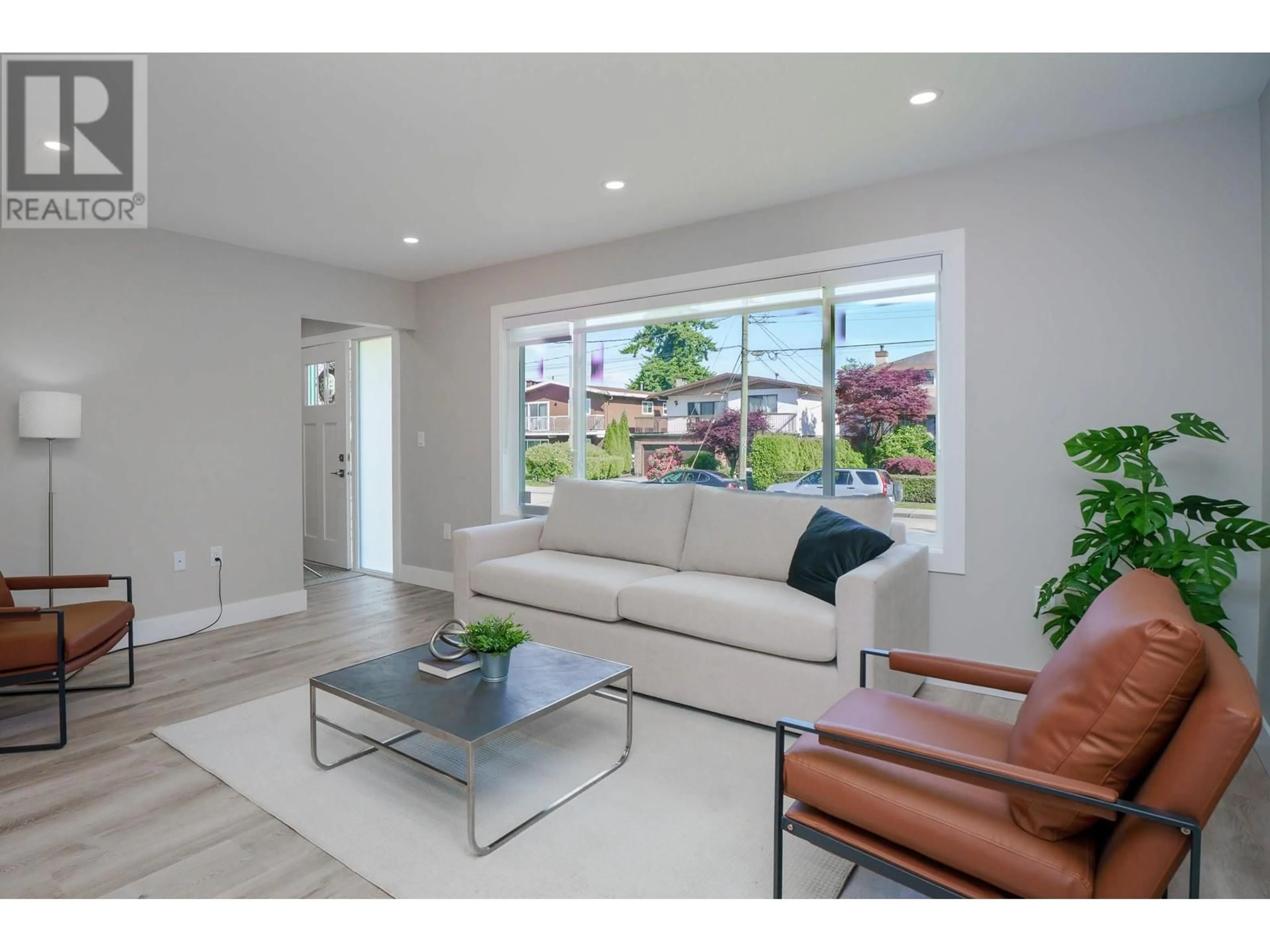 Living room with furniture, ceramic/tile floor for 7987 GRAHAM AVENUE, Burnaby British Columbia V3N1V8