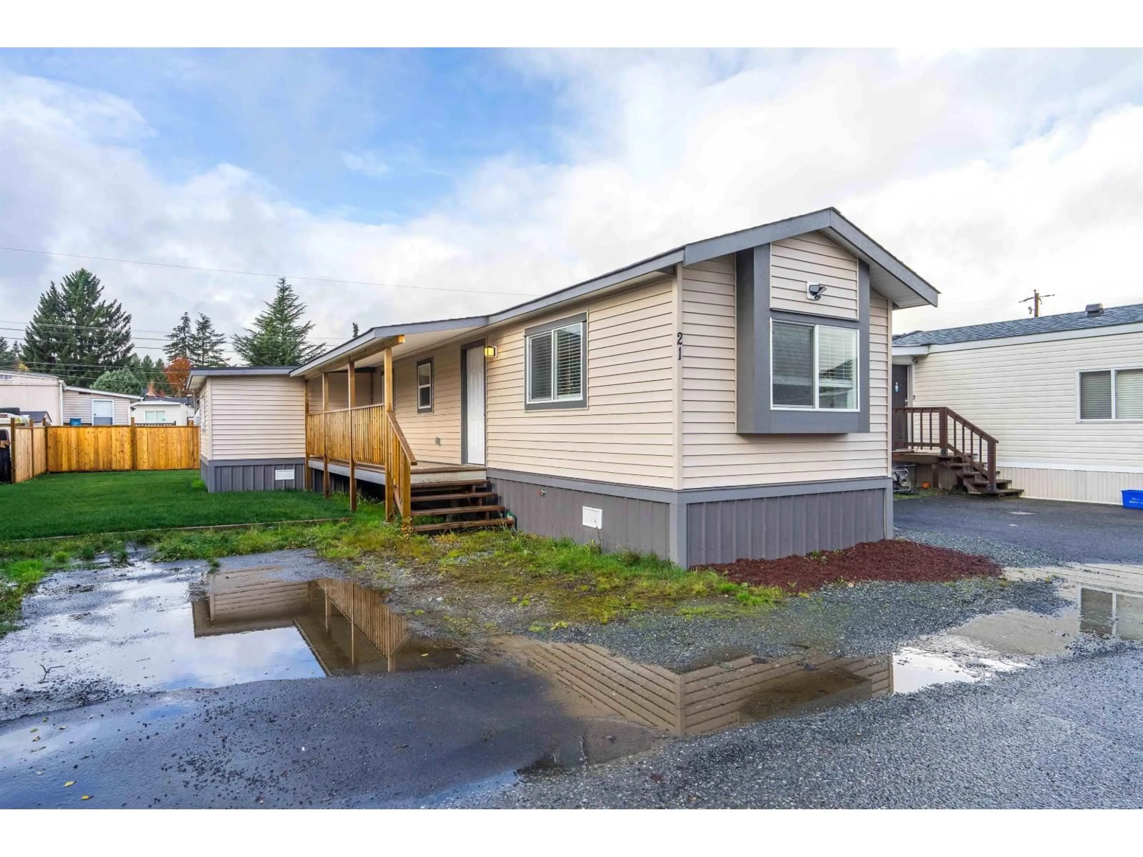 Home with vinyl exterior material, street for 21 - 26892 FRASER, Langley British Columbia V4W3T5