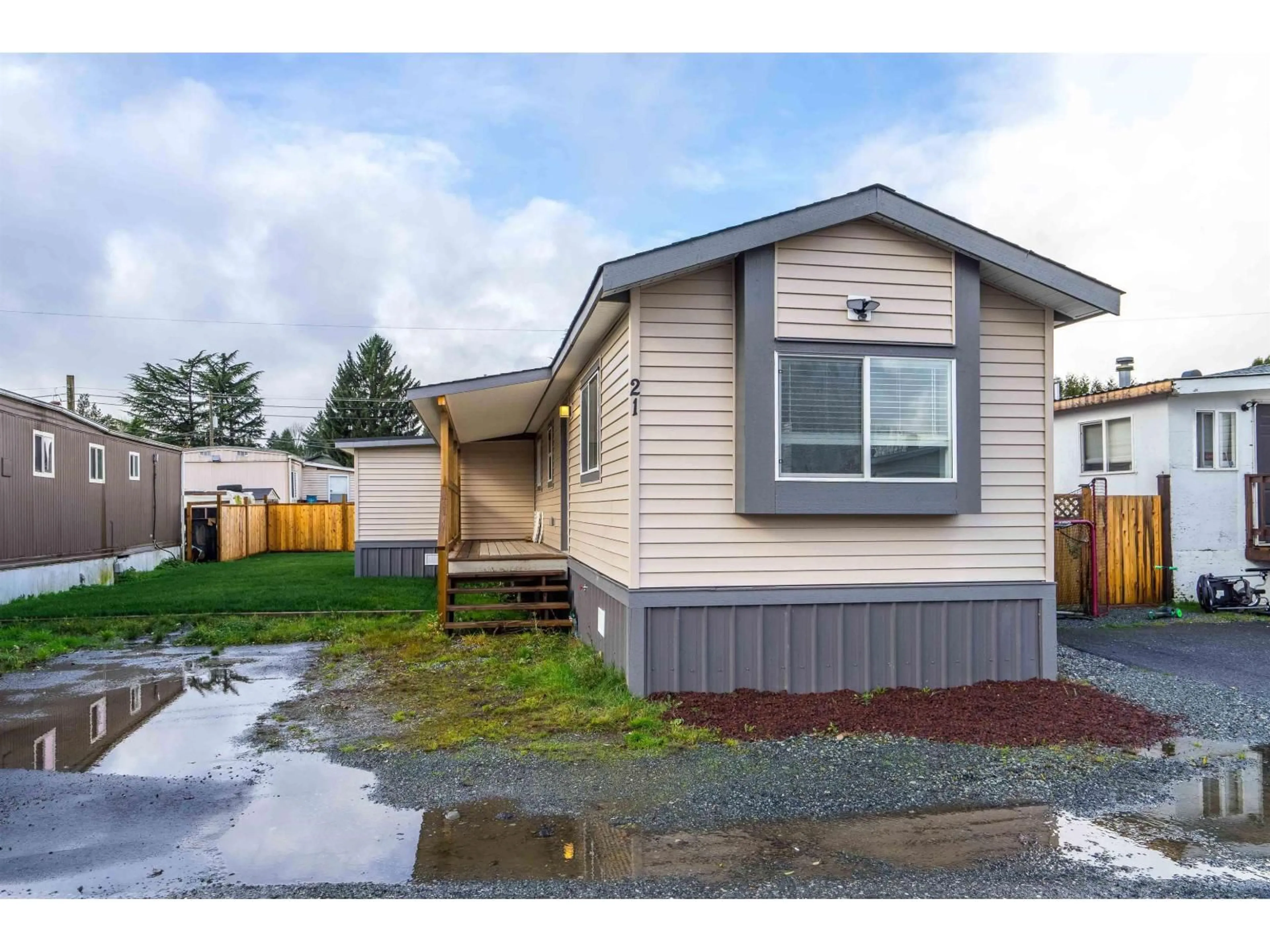 Home with vinyl exterior material, street for 21 - 26892 FRASER, Langley British Columbia V4W3T5