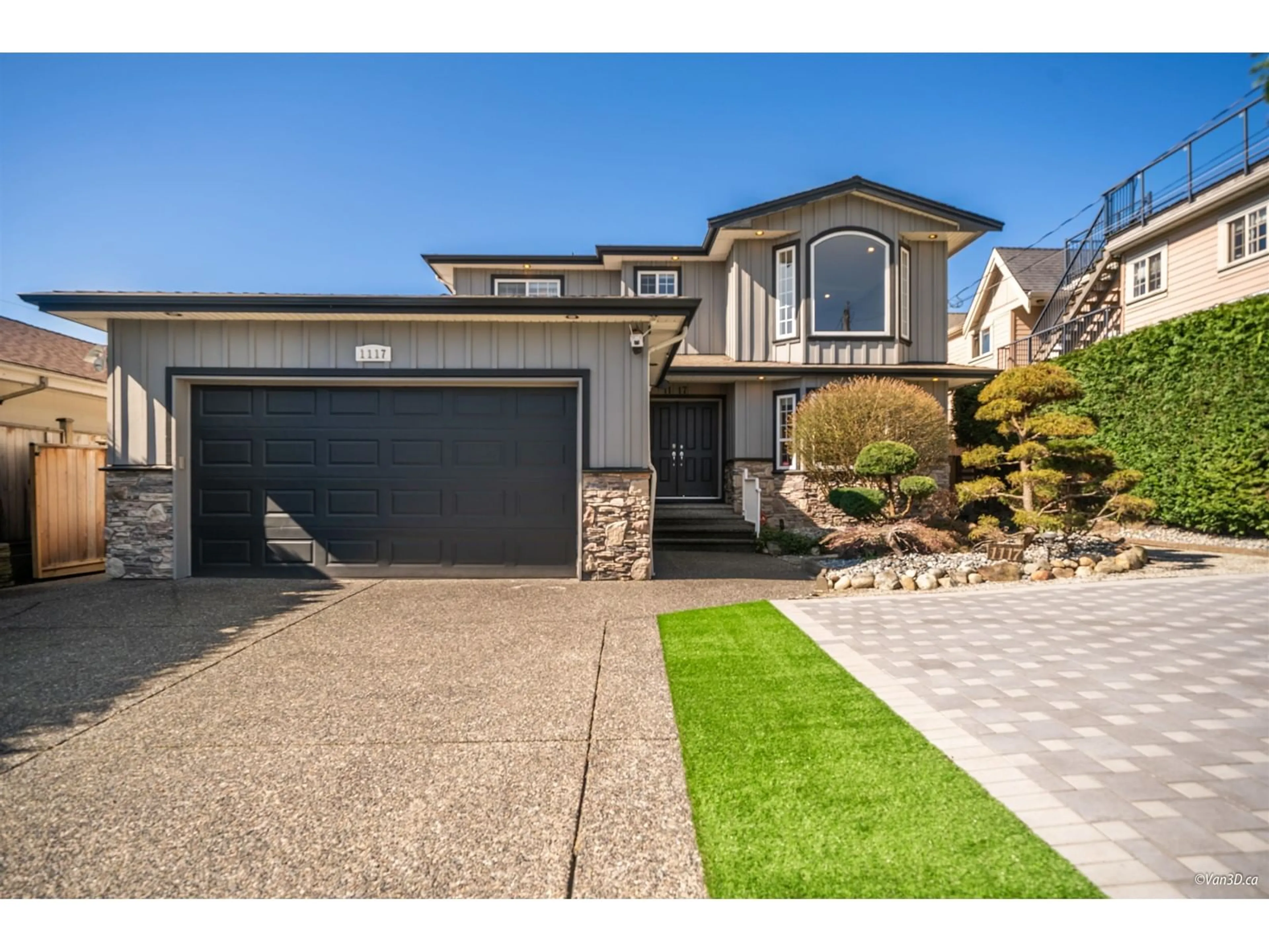 Home with vinyl exterior material, street for 1117 STAYTE, White Rock British Columbia V4B4Y9