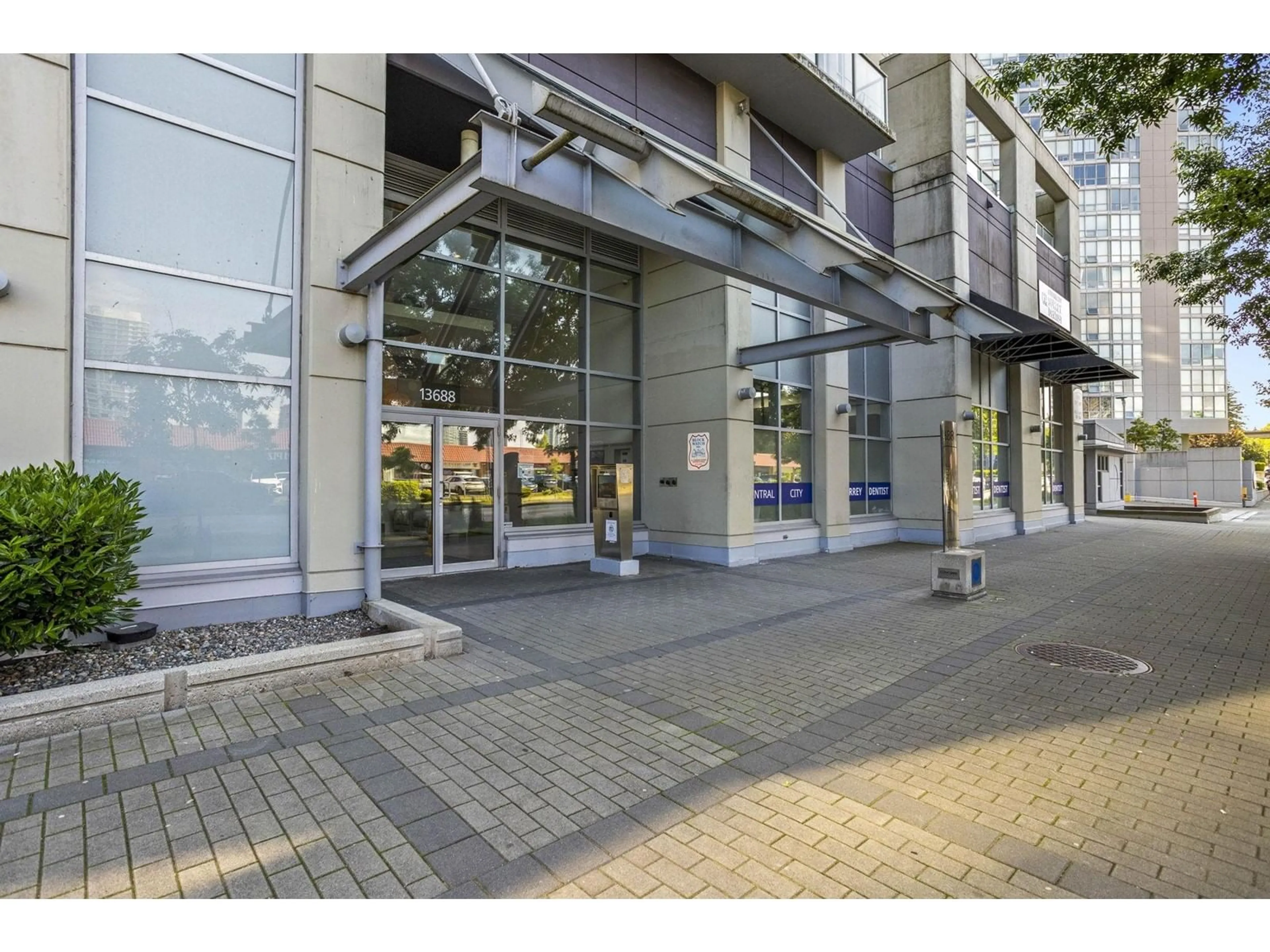 Indoor foyer for 2502 - 13688 100, Surrey British Columbia V3T0G5