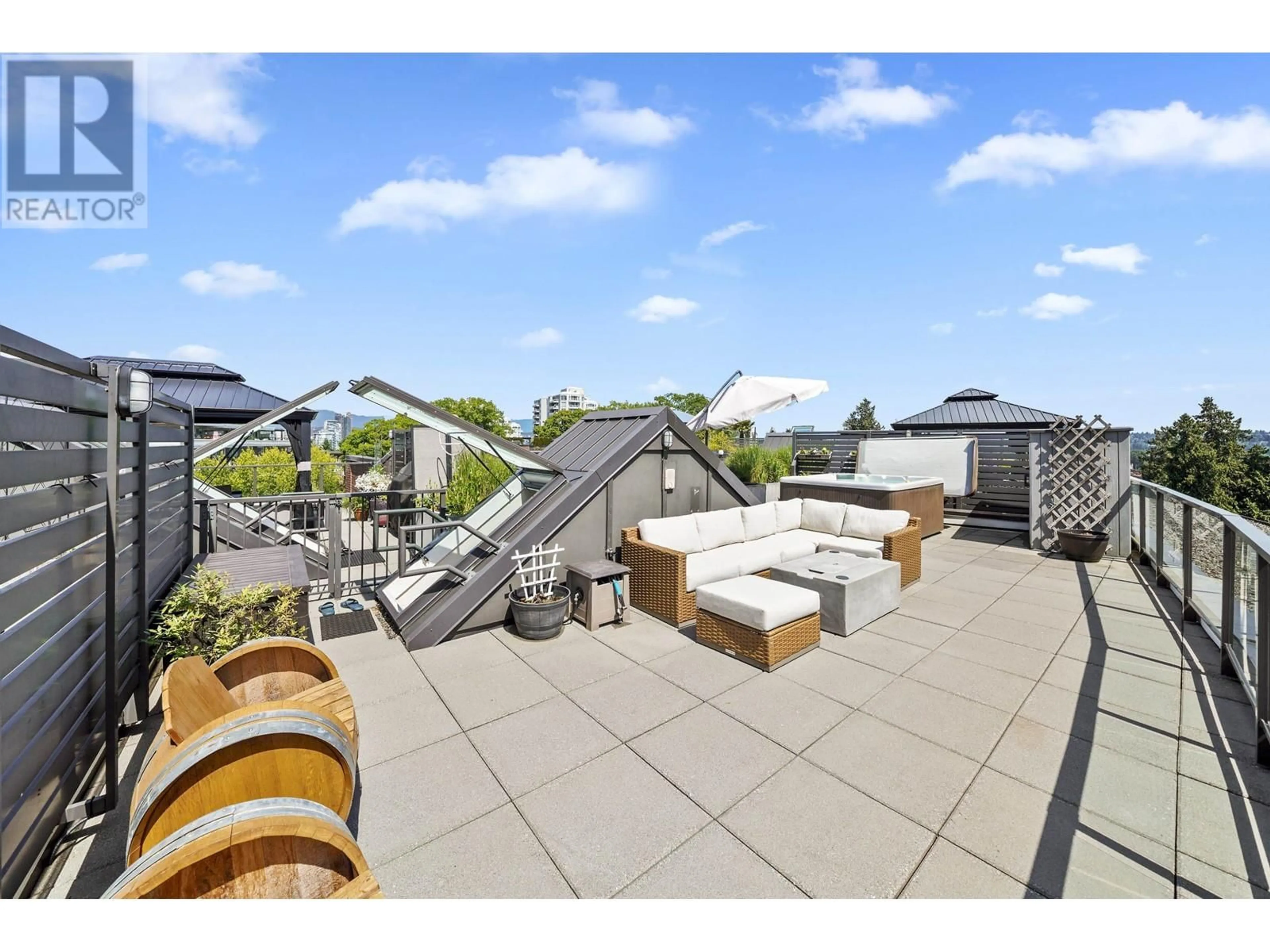 Patio, city buildings view from balcony for 404 - 20 ROYAL AVENUE, New Westminster British Columbia V3L0G9