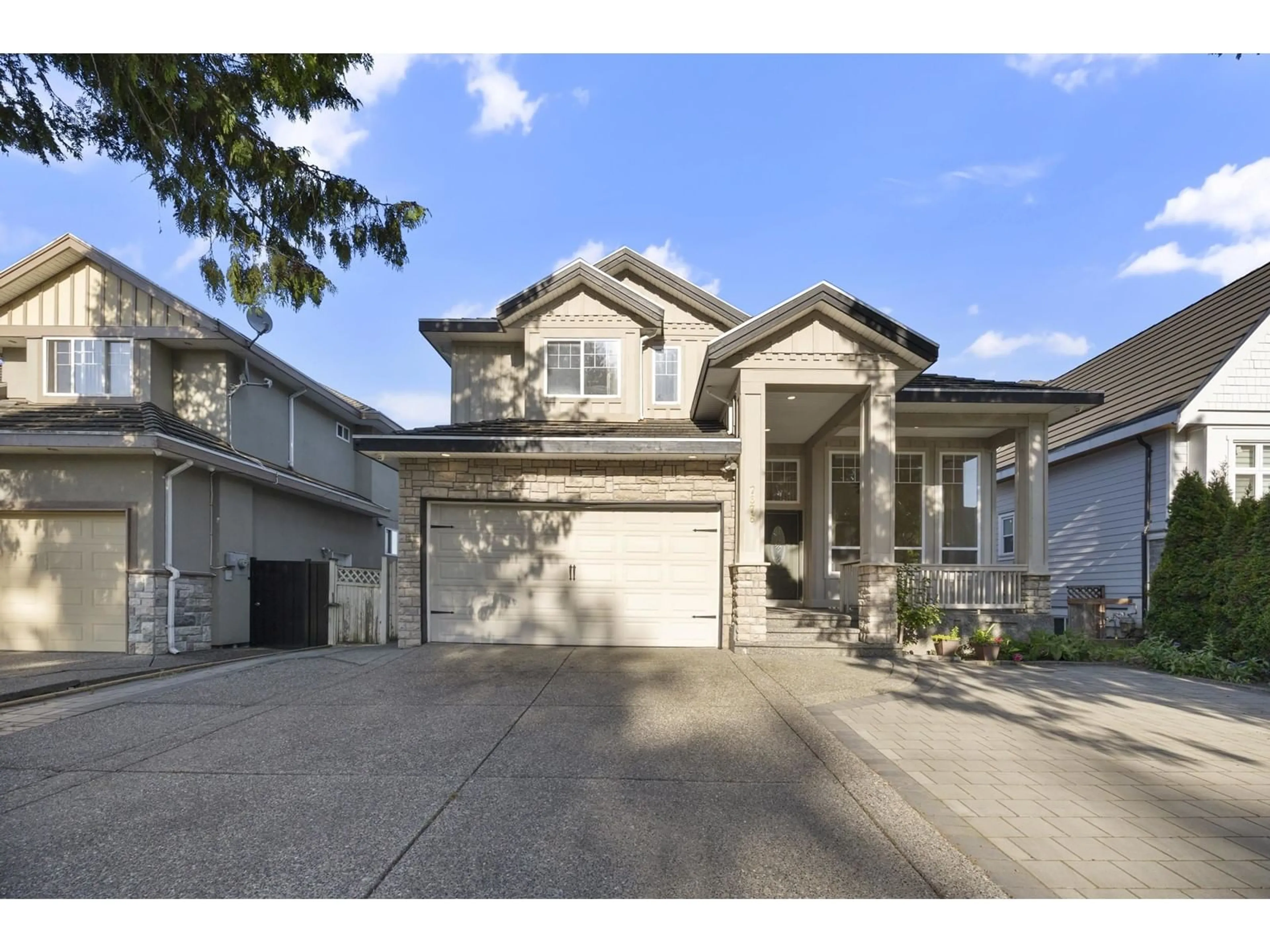 Home with vinyl exterior material, street for 7376 148, Surrey British Columbia V3S3E6