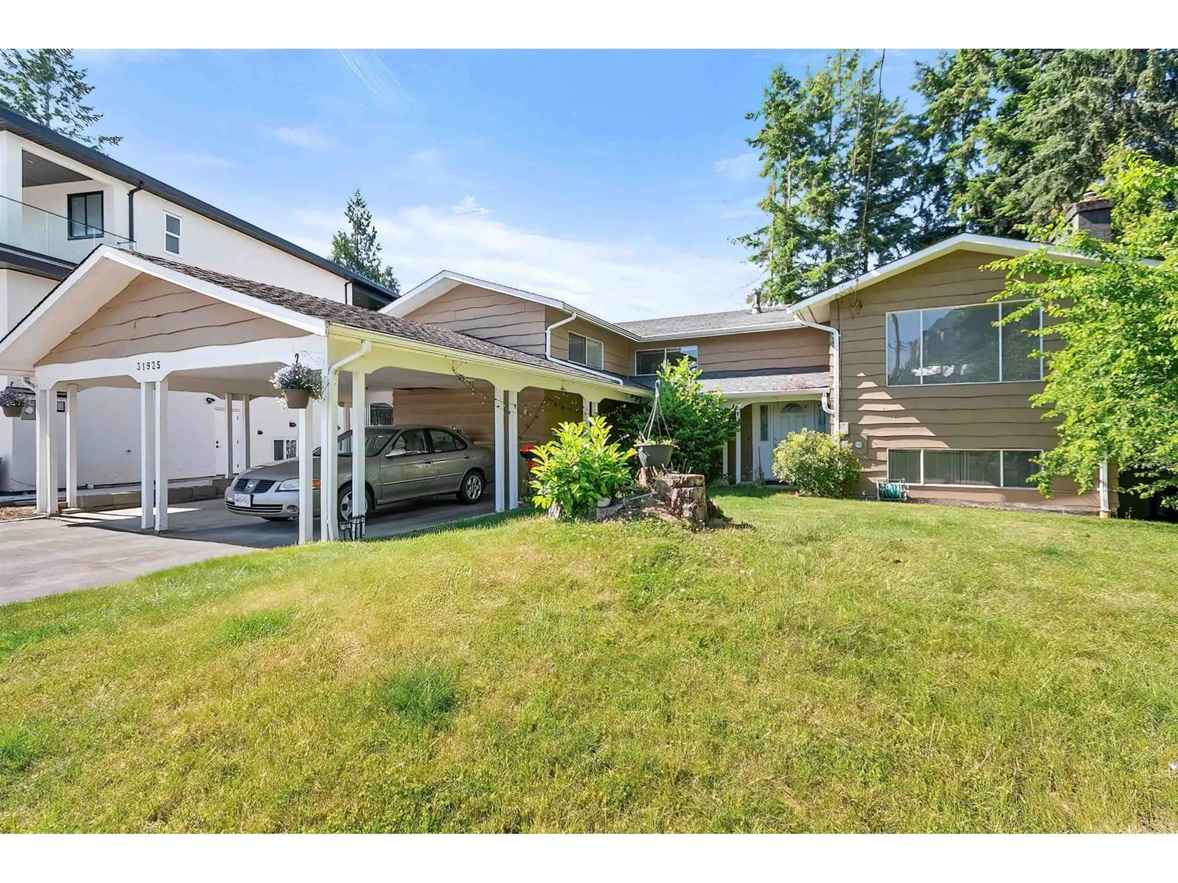 Home with vinyl exterior material, street for 31925 CASPER, Abbotsford British Columbia V2T2J8