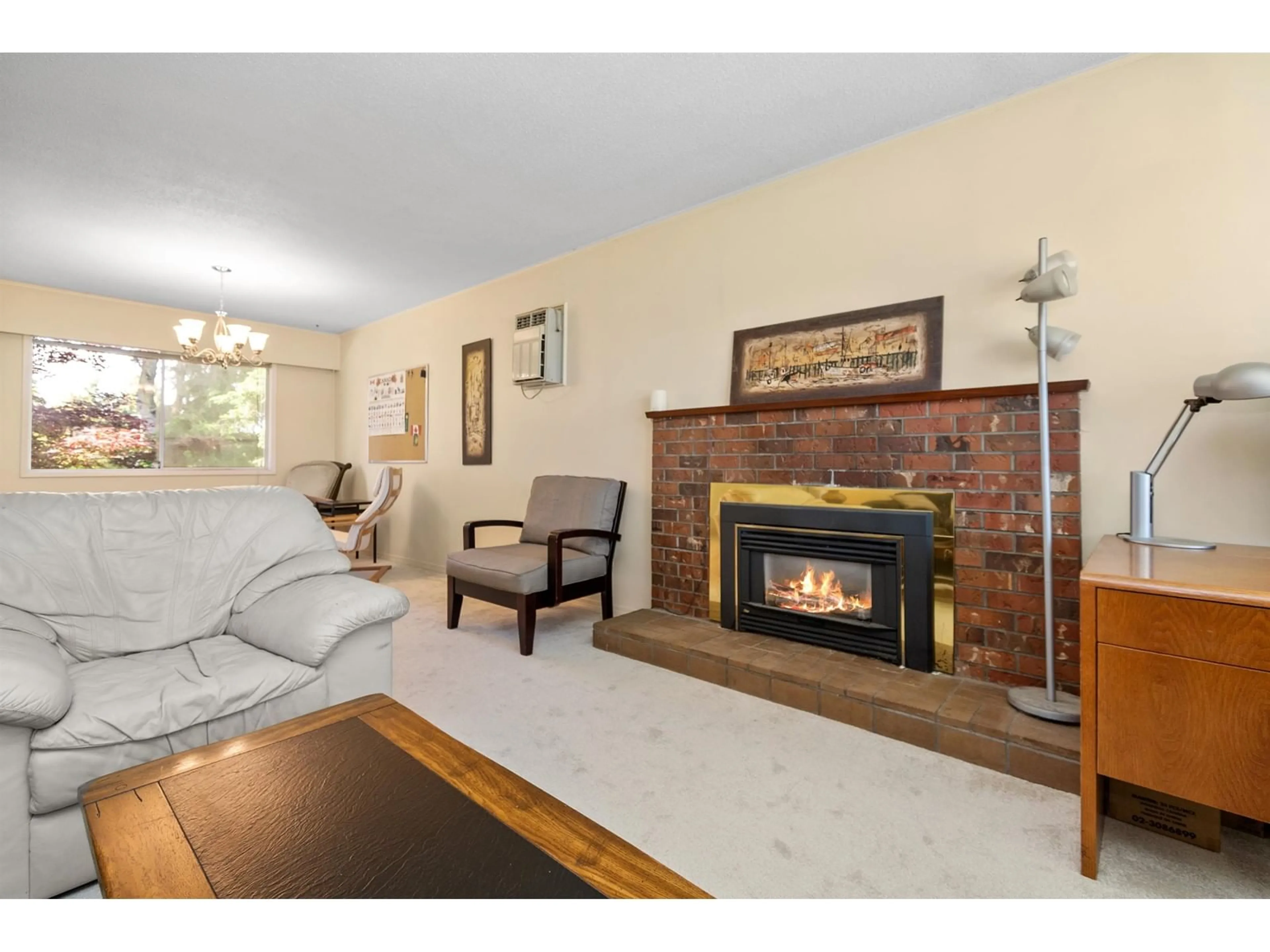 Living room with furniture, unknown for 31925 CASPER, Abbotsford British Columbia V2T2J8