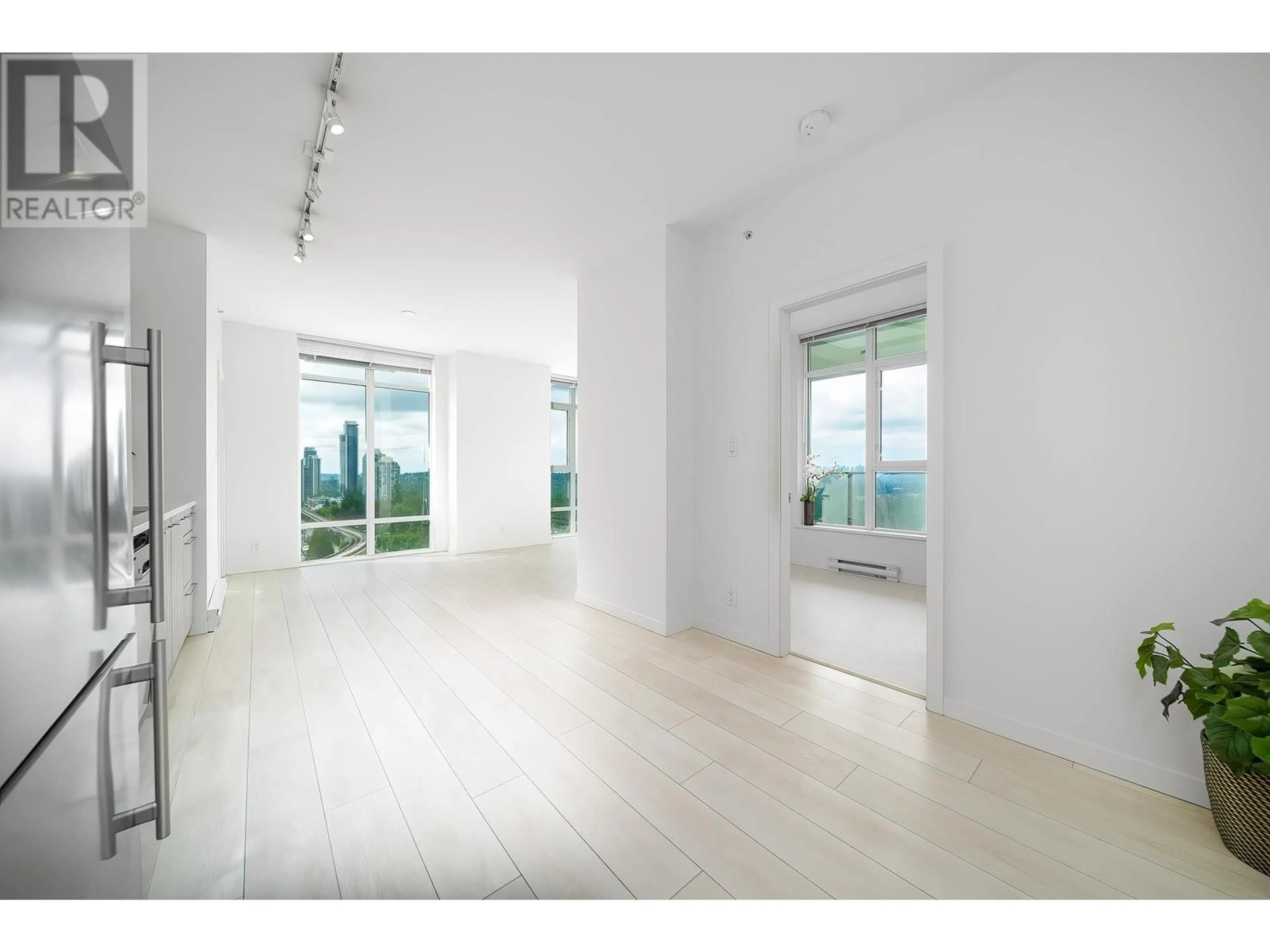 Indoor foyer for 902 - 691 NORTH ROAD, Coquitlam British Columbia V3J0H9