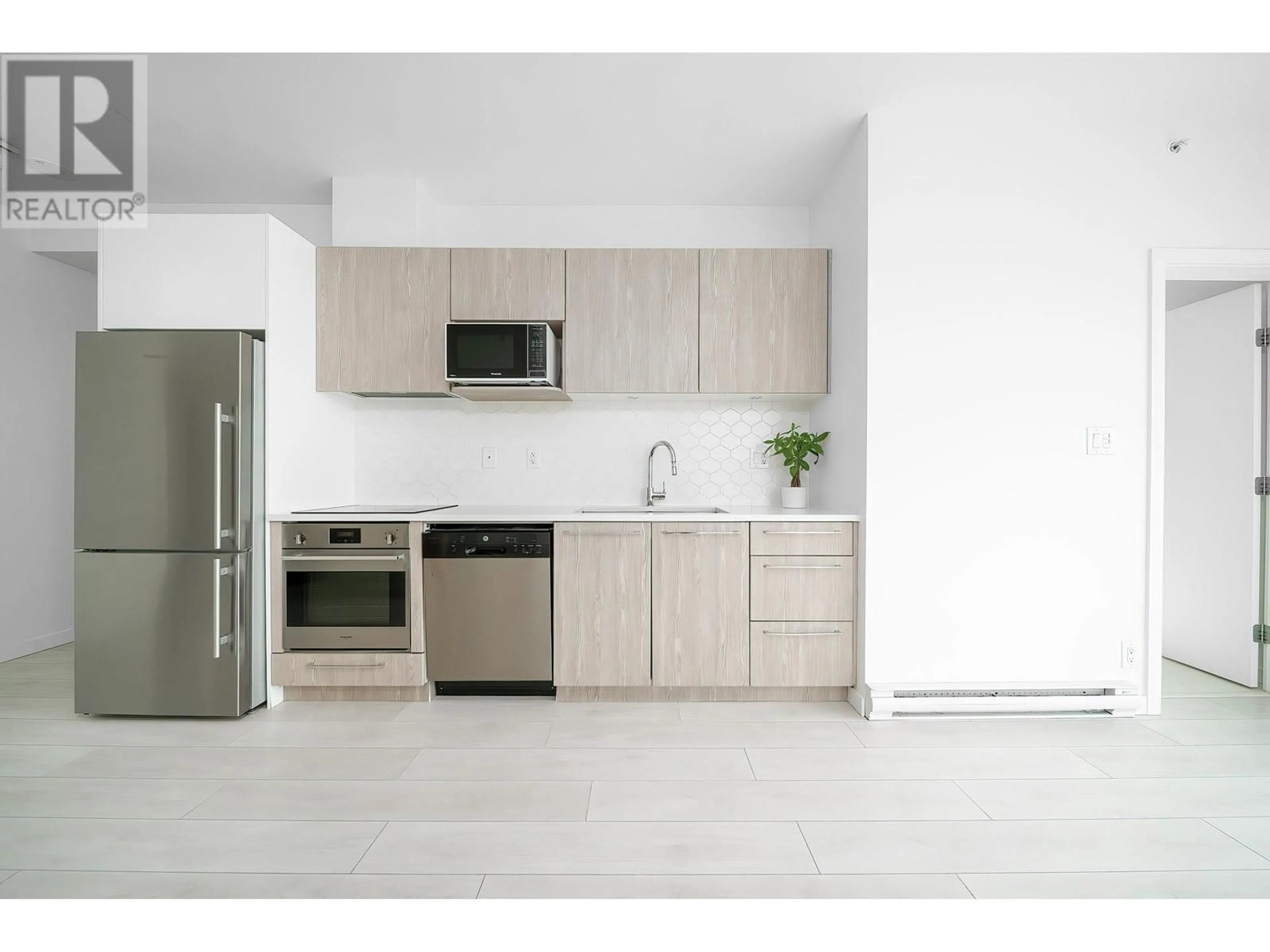 Standard kitchen, unknown for 902 - 691 NORTH ROAD, Coquitlam British Columbia V3J0H9