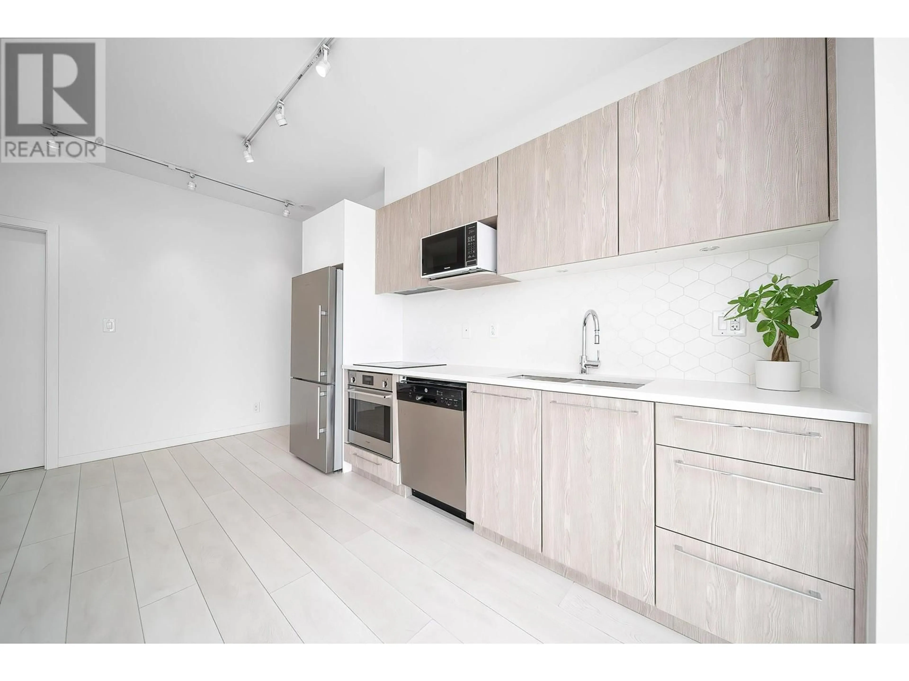 Standard kitchen, unknown for 902 - 691 NORTH ROAD, Coquitlam British Columbia V3J0H9
