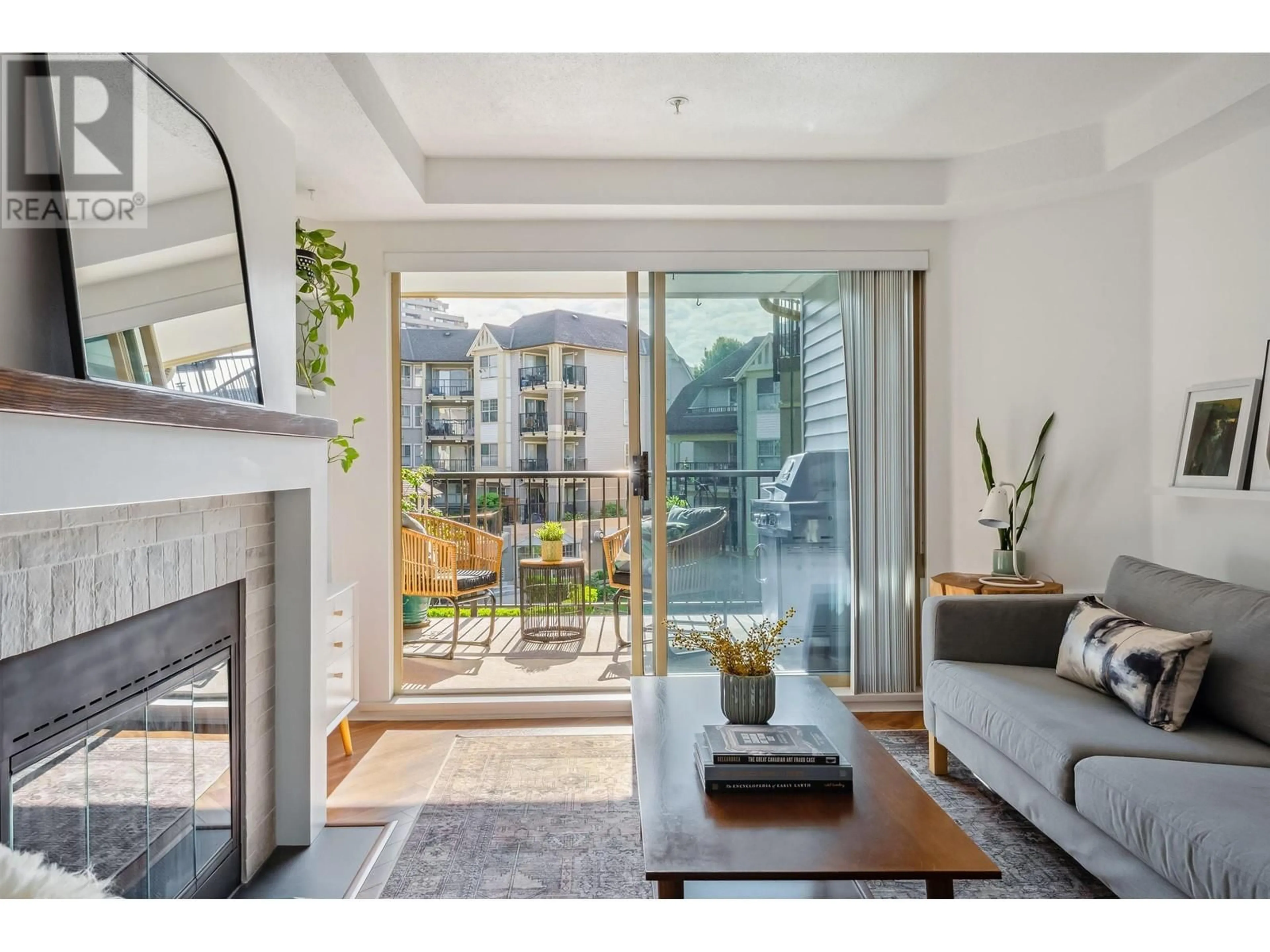Living room with furniture, wood/laminate floor for 410 - 215 TWELFTH STREET, New Westminster British Columbia V3M4H4