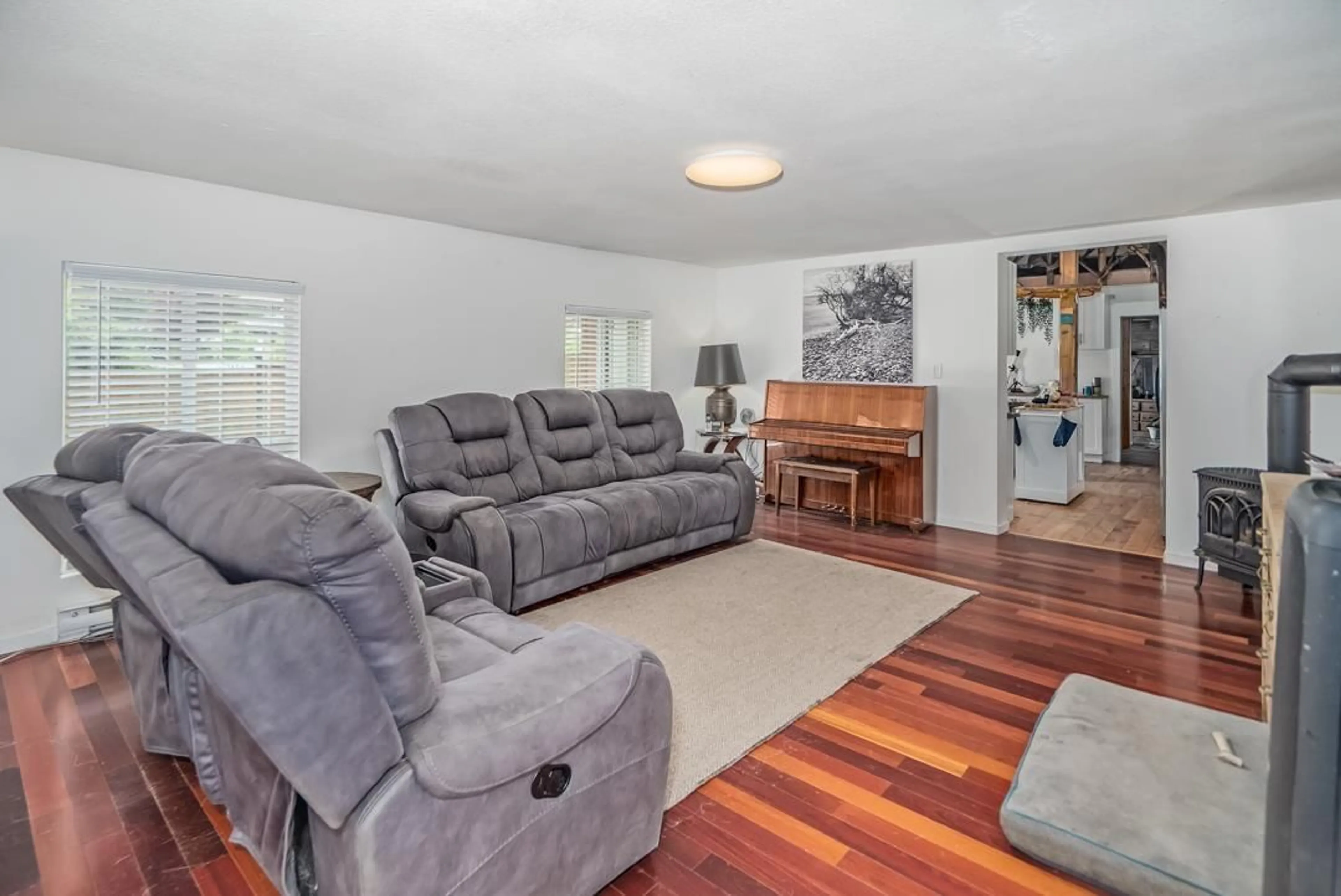 Living room with furniture, unknown for 11808 STATIM, Mission British Columbia V4S1C2