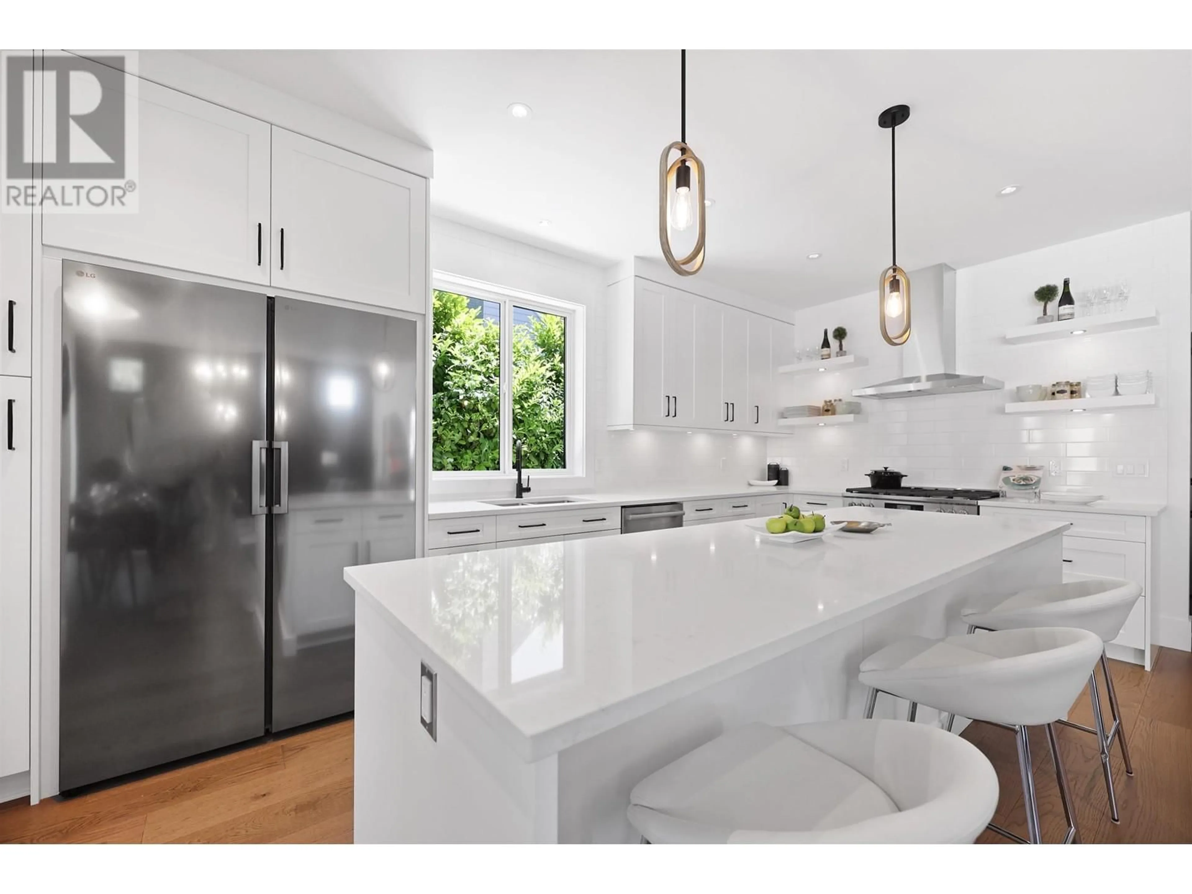 Contemporary kitchen, unknown for 338 24TH STREET, North Vancouver British Columbia V7M2C6