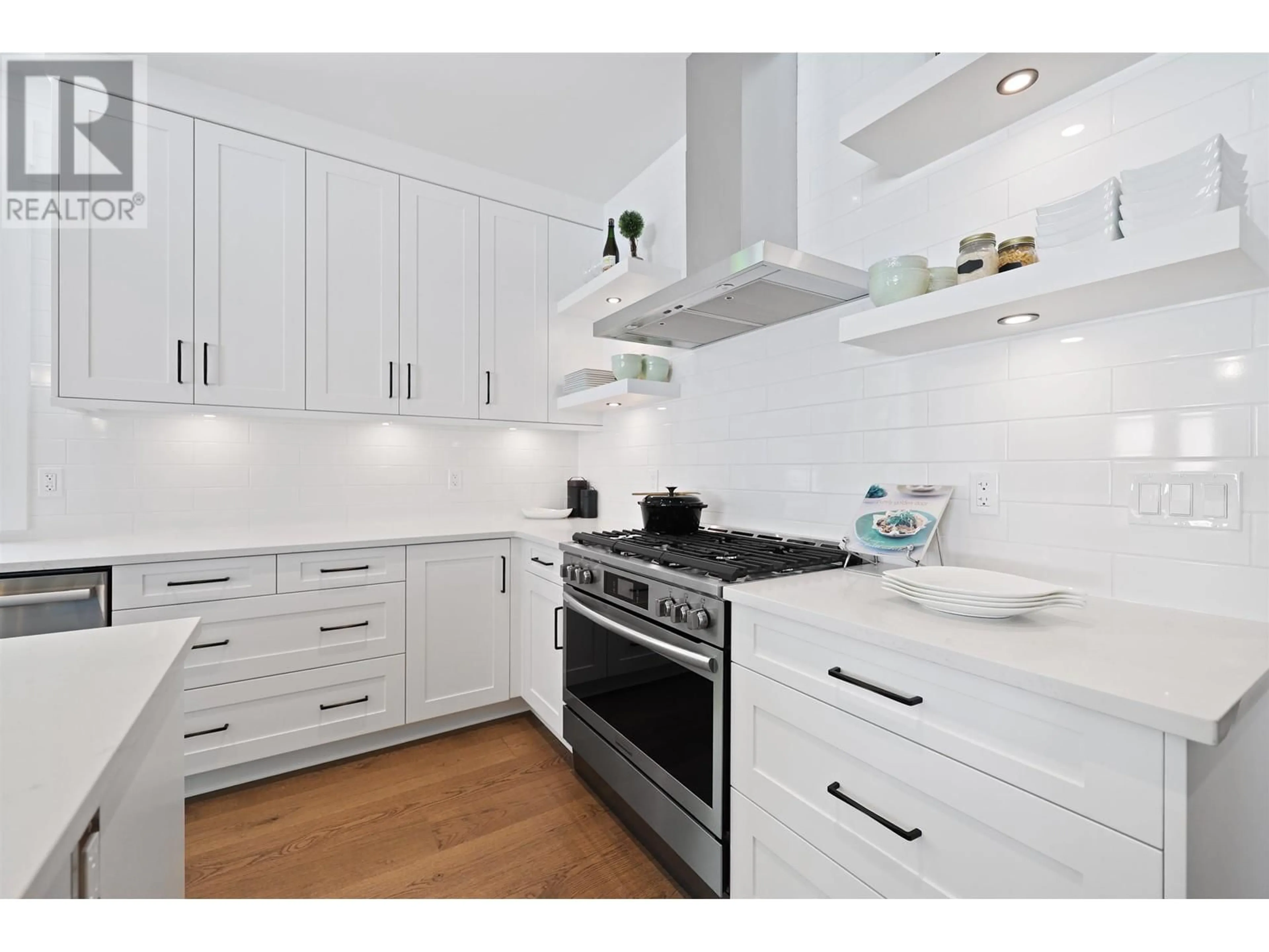 Unknown for 338 24TH STREET, North Vancouver British Columbia V7M2C6