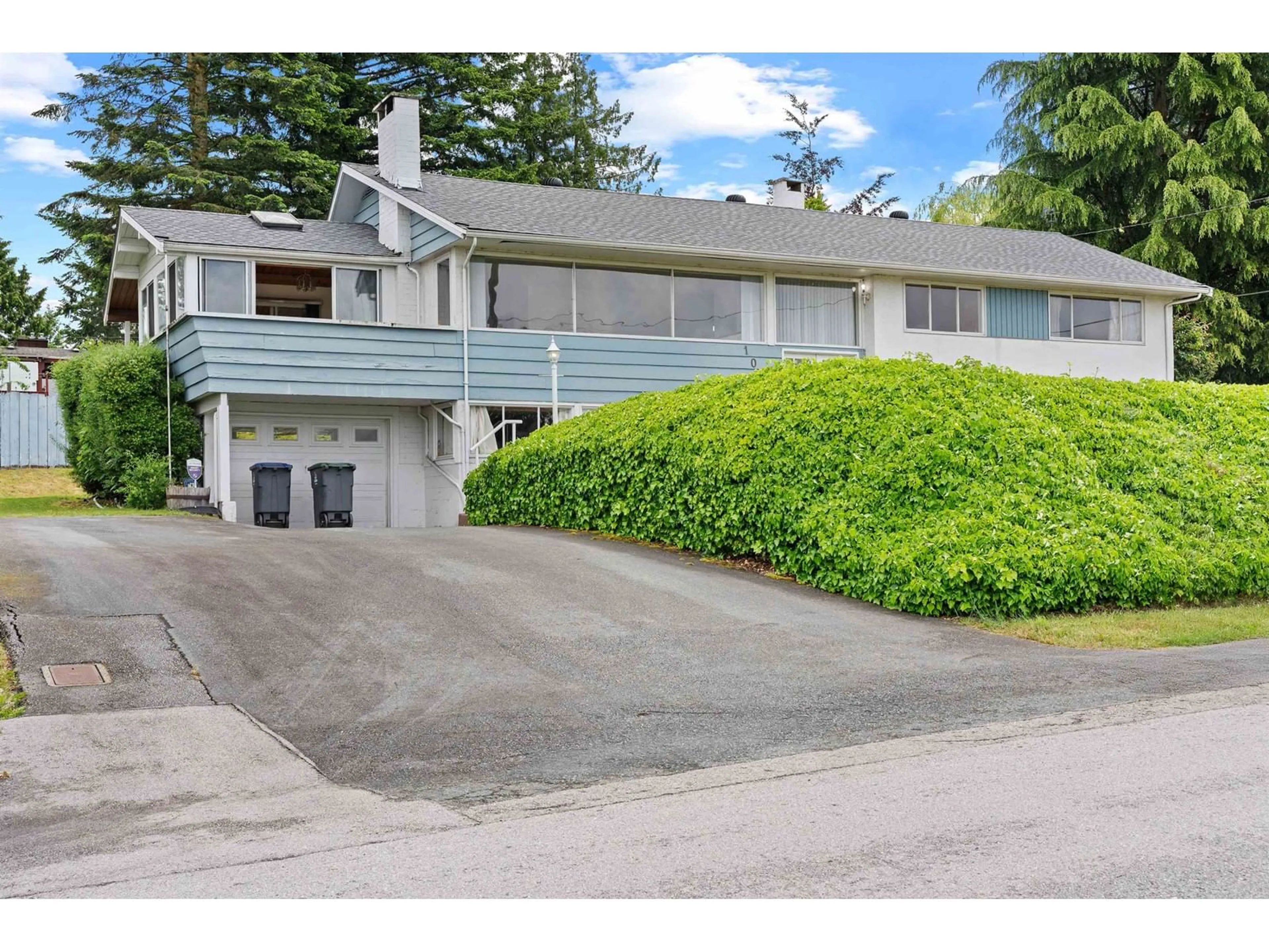 A pic from outside/outdoor area/front of a property/back of a property/a pic from drone, street for 10278 125, Surrey British Columbia V3V4Y4