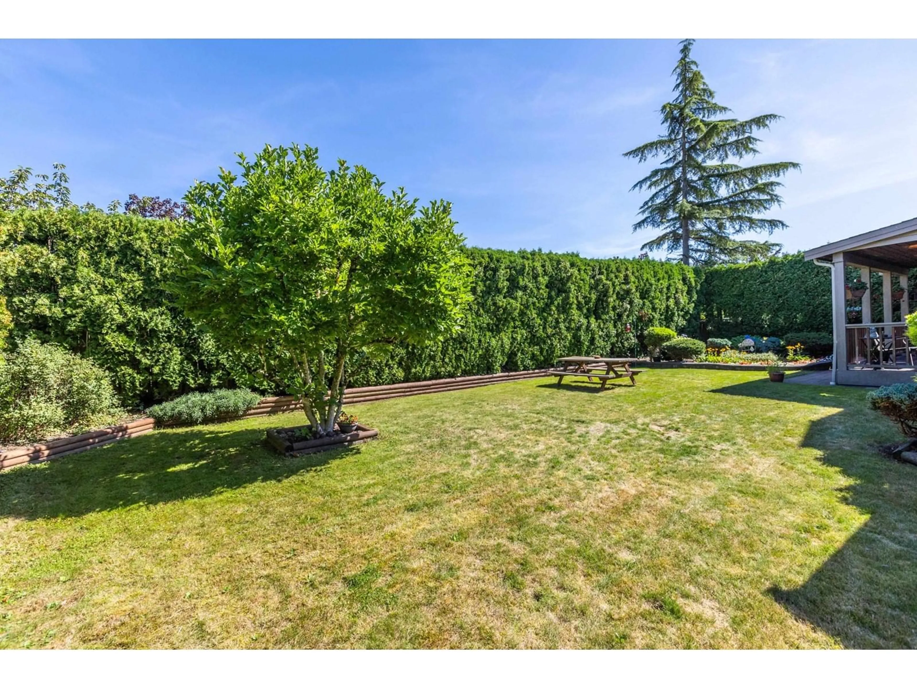 A pic from outside/outdoor area/front of a property/back of a property/a pic from drone, water/lake/river/ocean view for 3716 LETHBRIDGE, Abbotsford British Columbia V2T1J5