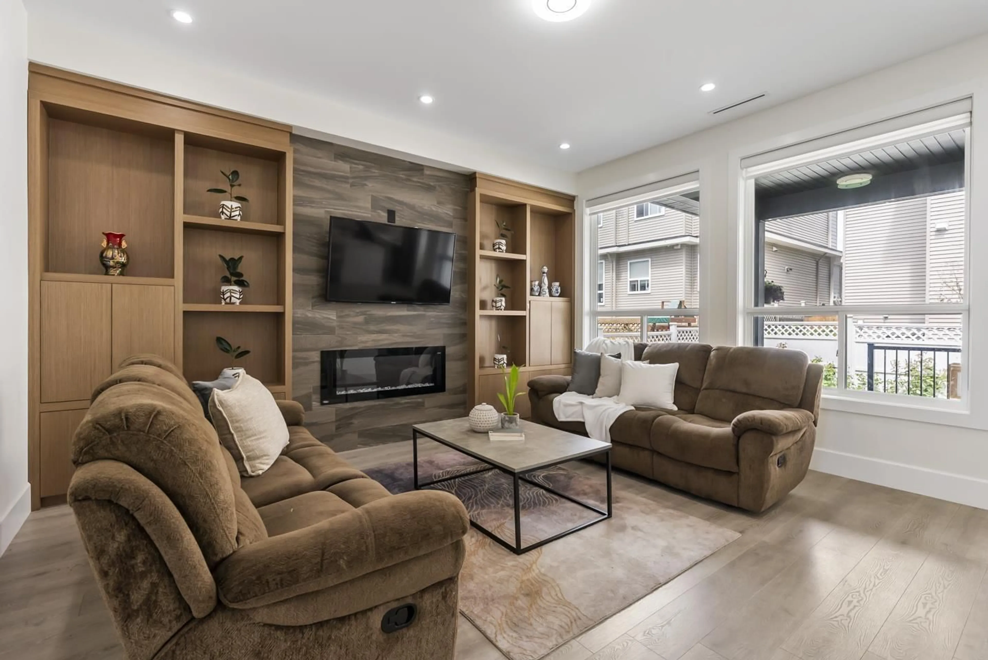 Living room with furniture, unknown for 10271 165B, Surrey British Columbia V4N1Y7