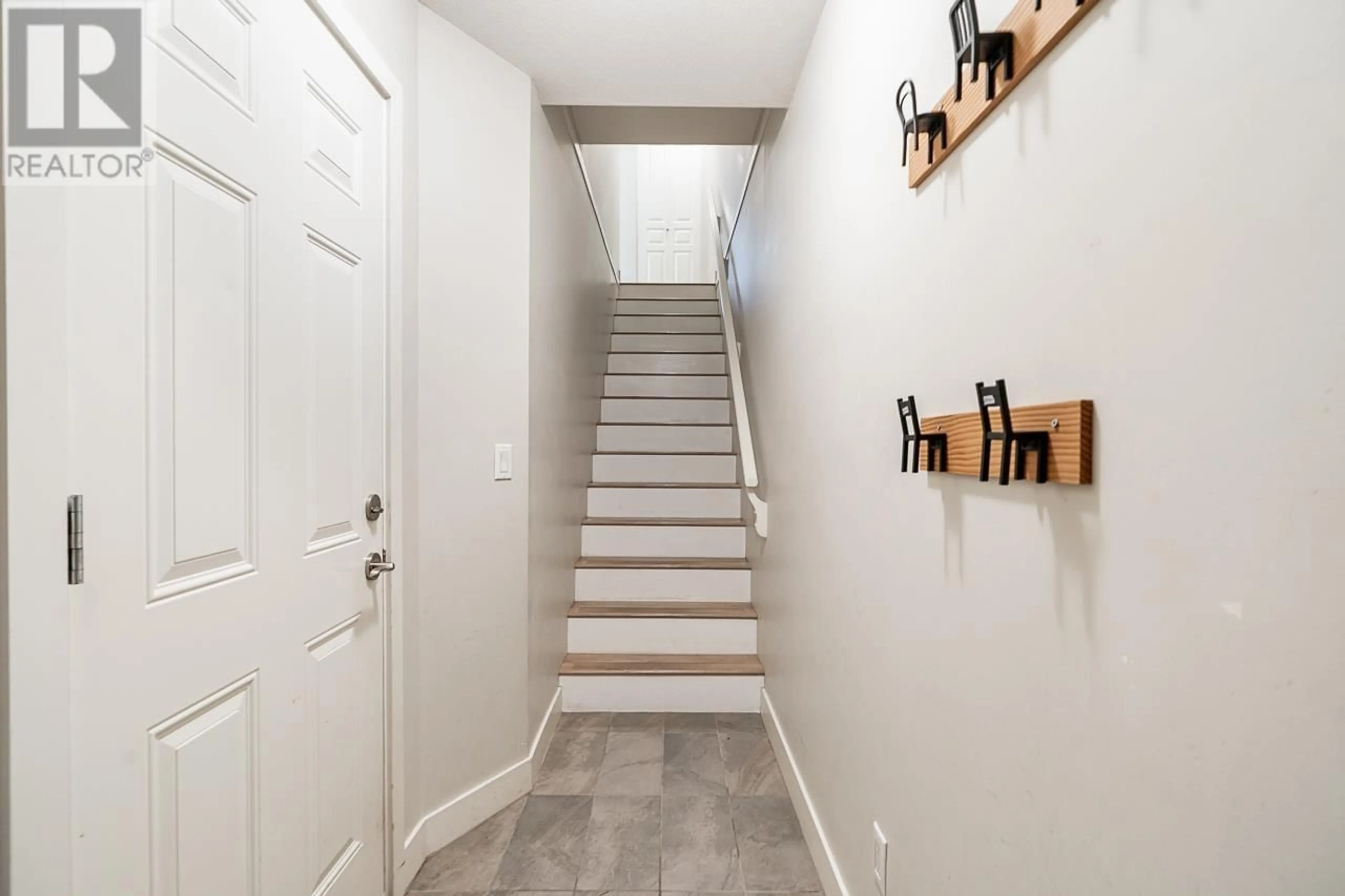 Indoor entryway for 26 - 8533 CUMBERLAND PLACE, Burnaby British Columbia V3N5C1