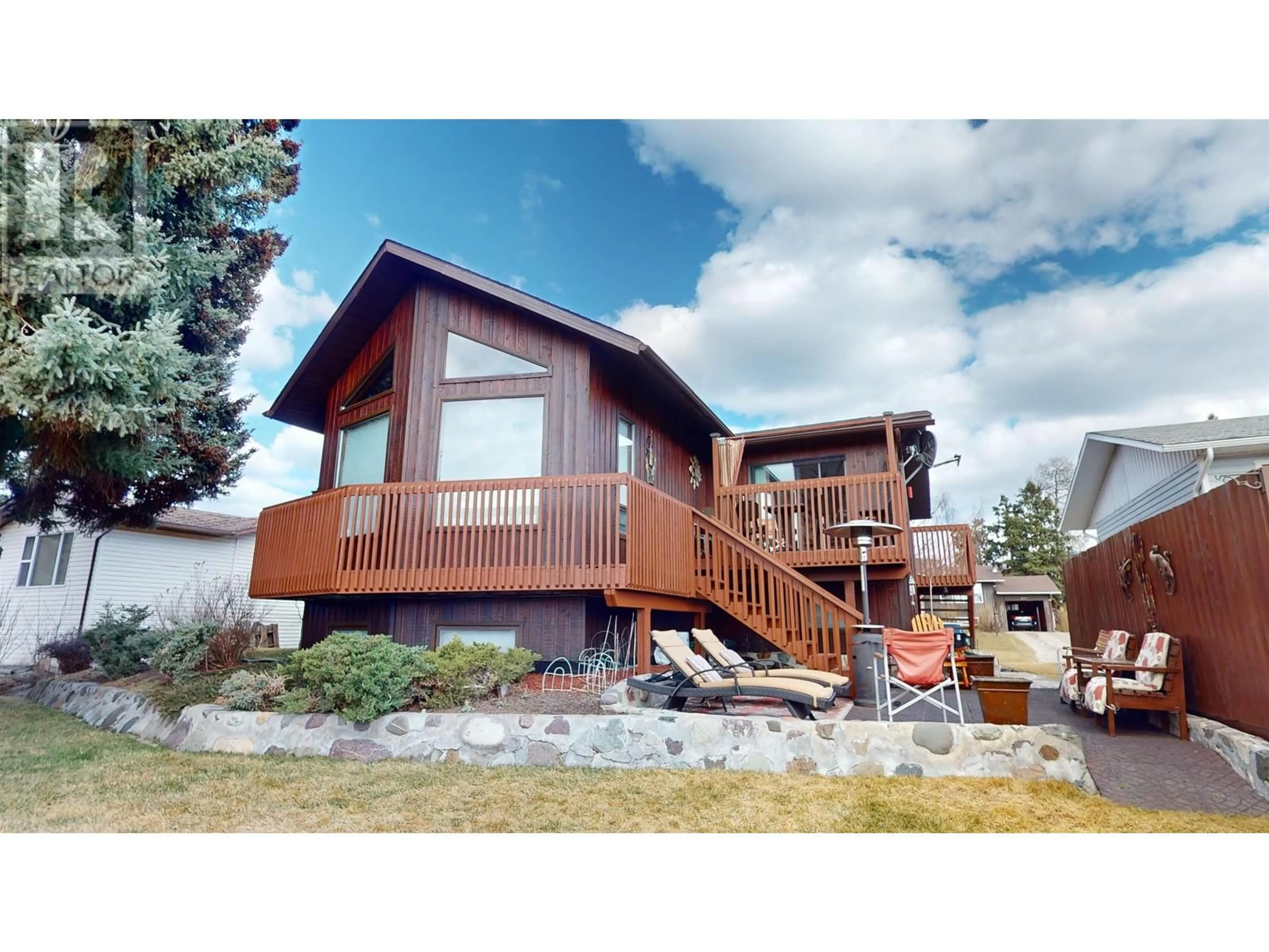 Home with vinyl exterior material, unknown for 1975 SULLIVAN WAY, Houston British Columbia V0J1Z0