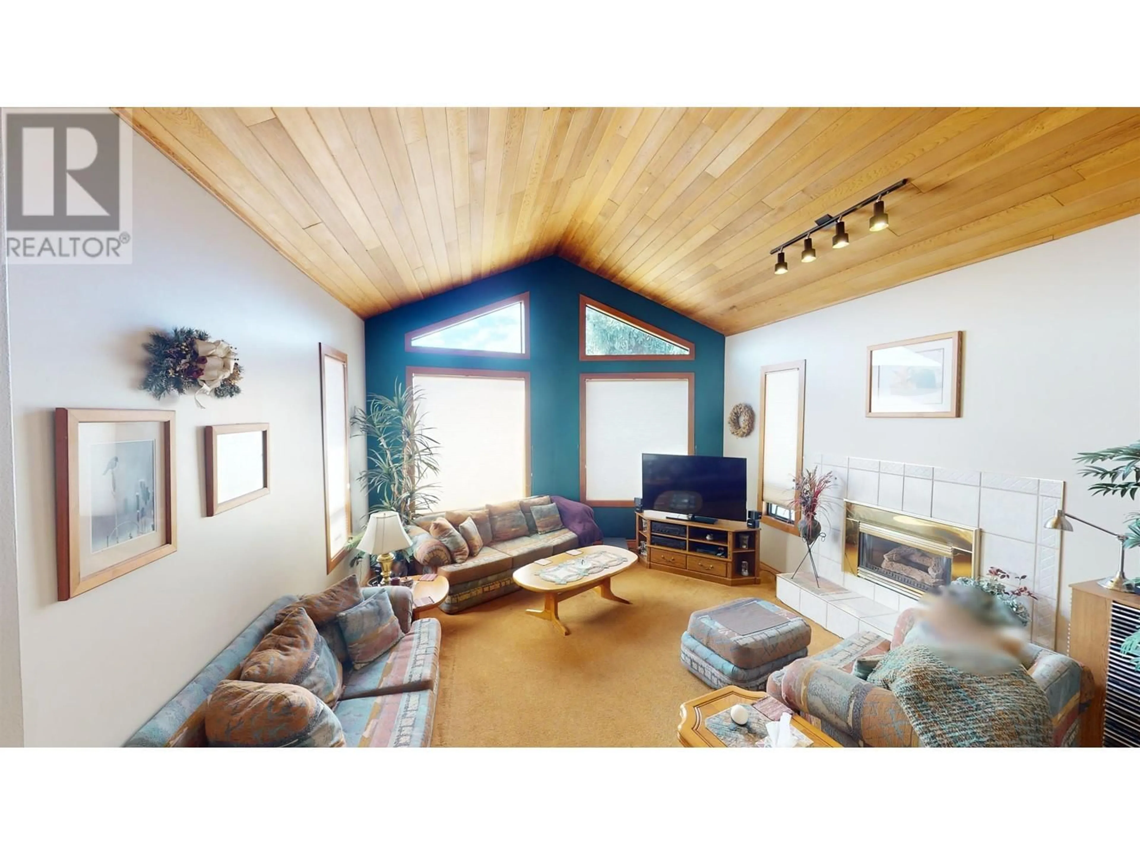 Living room with furniture, wood/laminate floor for 1975 SULLIVAN WAY, Houston British Columbia V0J1Z0