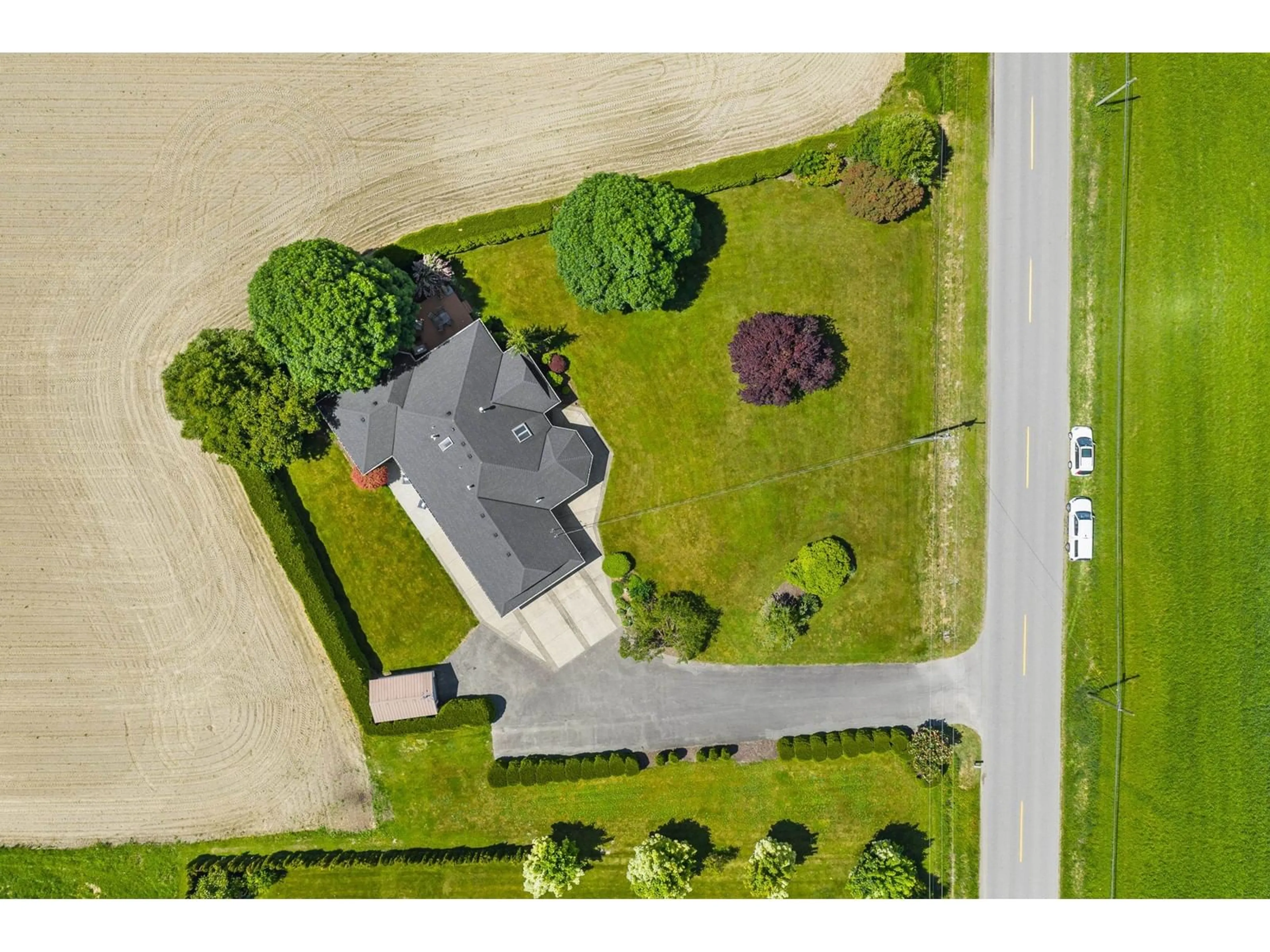 A pic from outside/outdoor area/front of a property/back of a property/a pic from drone, street for 34834 PAGE, Abbotsford British Columbia V3G1N8