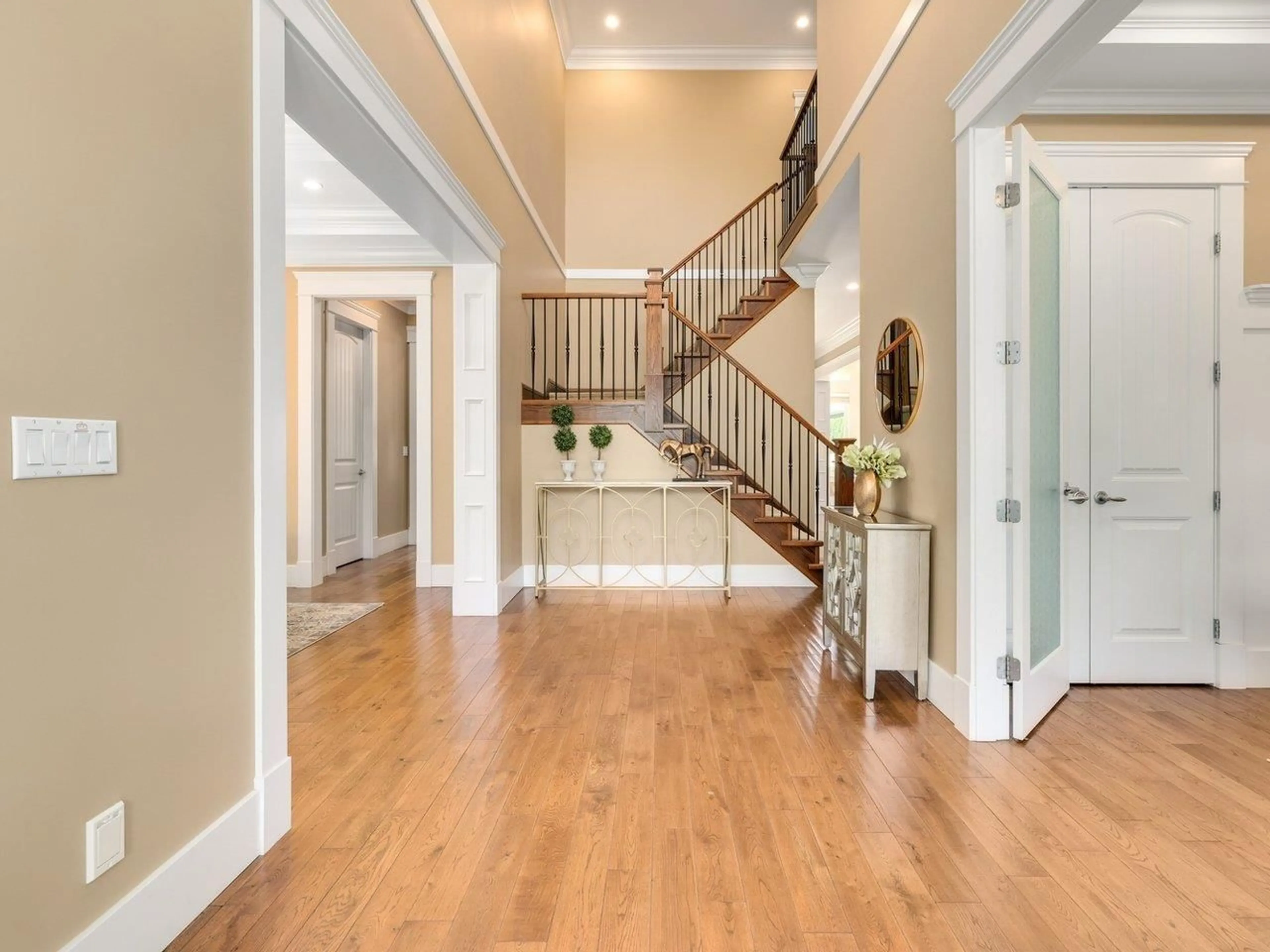 Indoor entryway for 2071 136A, Surrey British Columbia V4A9V7